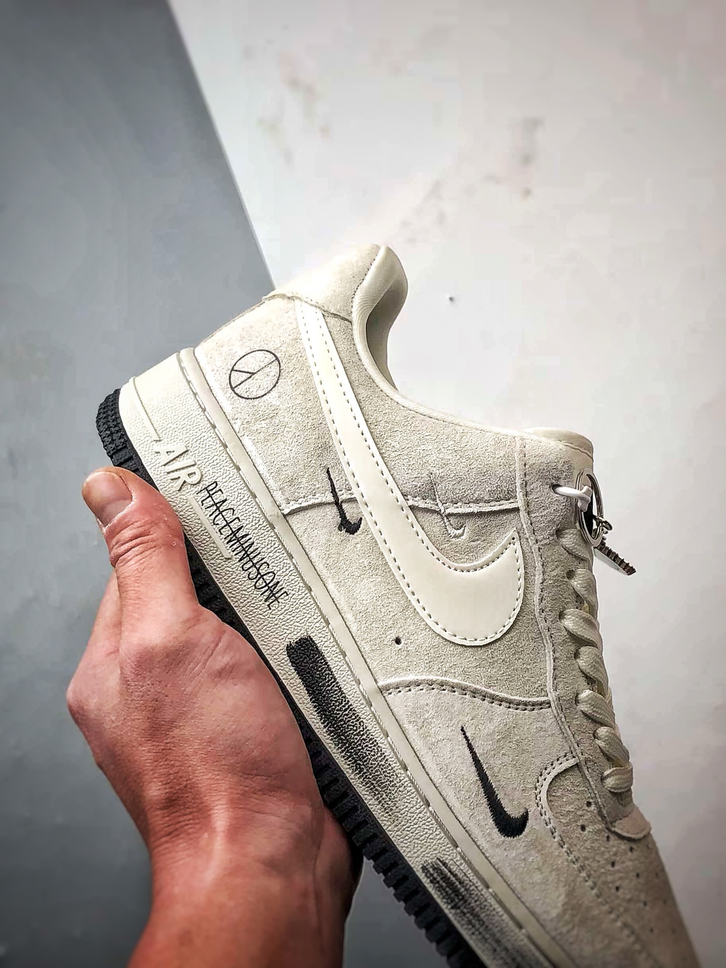 权志龙 x Air Force 1 Low 灰白麂皮  DF0188-035