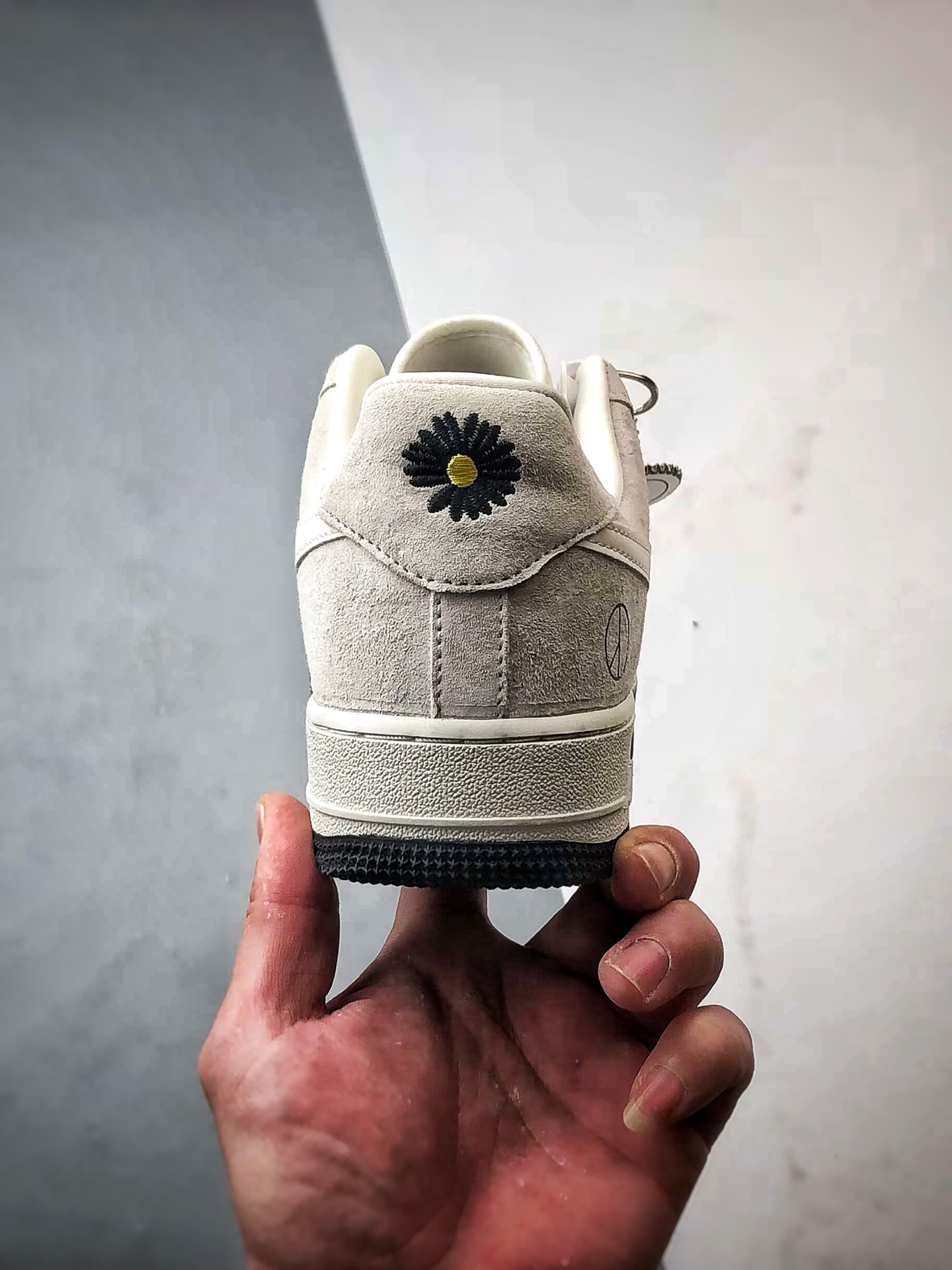权志龙 x Air Force 1 Low 灰白麂皮  DF0188-035