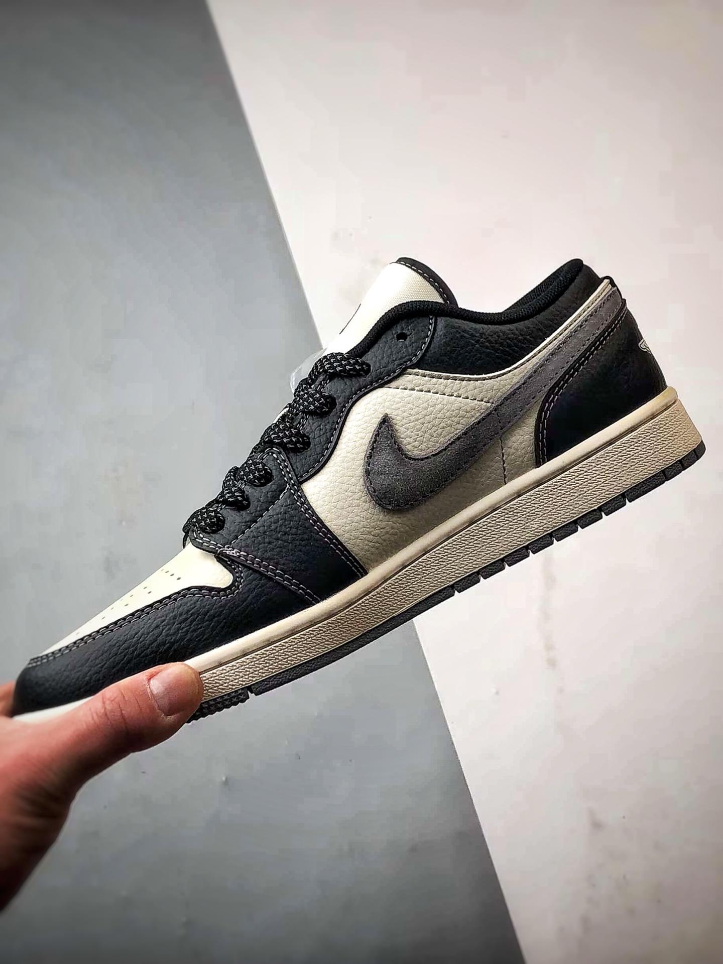 Air Jordan 1 Low OG ”高端定制” 斯图西米黑灰钩 XX3318-511
