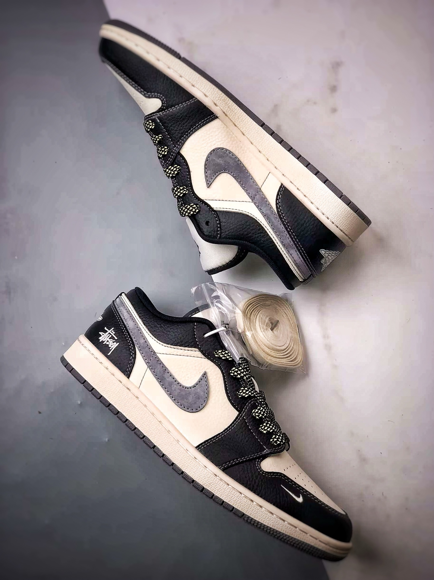 Air Jordan 1 Low OG ”高端定制” 斯图西米黑灰钩 XX3318-511