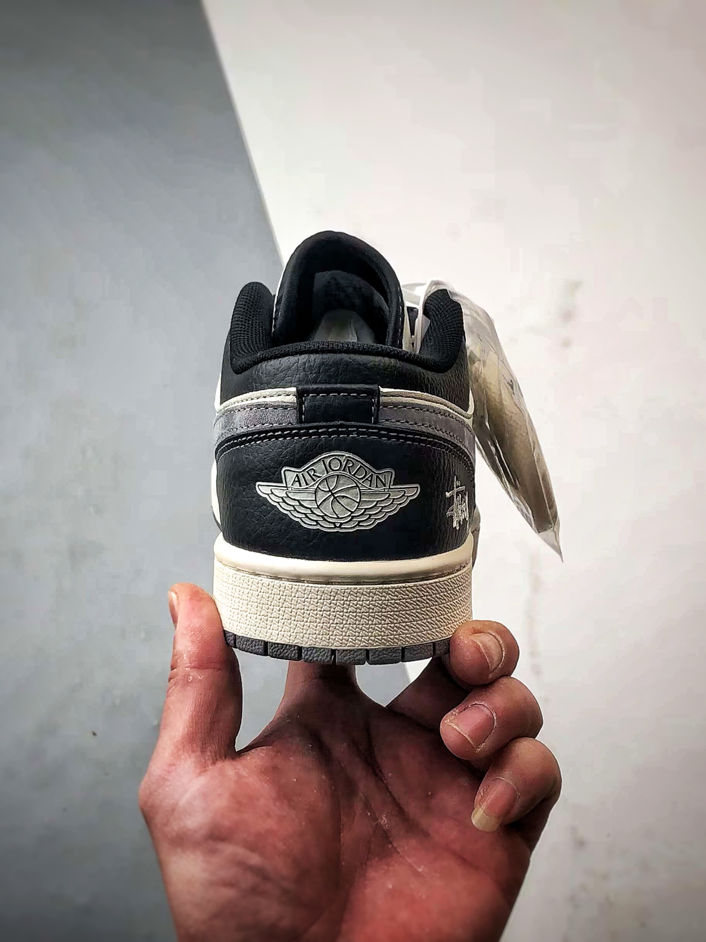 Air Jordan 1 Low OG ”高端定制” 斯图西米黑灰钩 XX3318-511