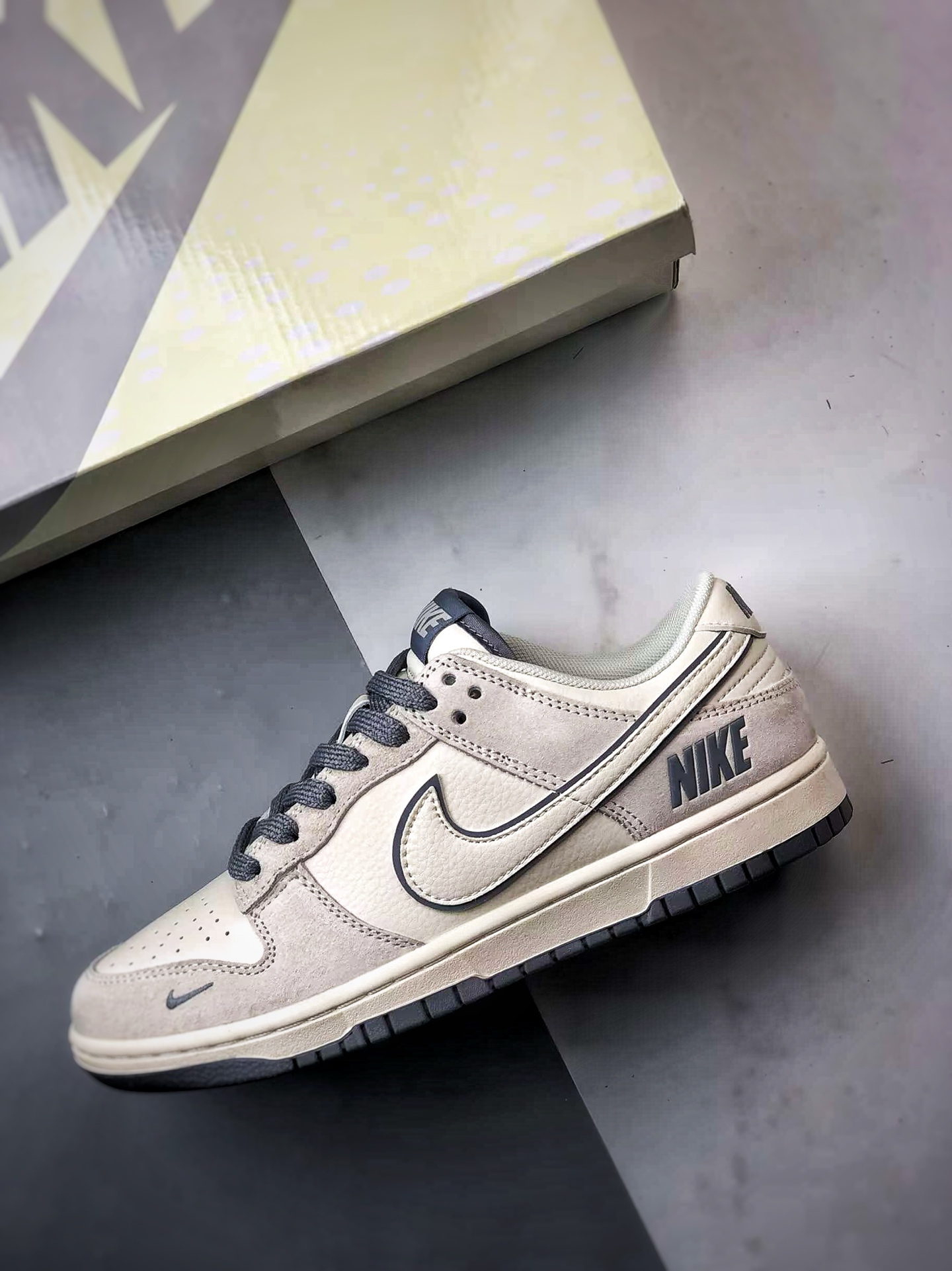 NK Dunk Low Retro ”DIY高端定制” NK米白灰反光 低帮休闲运动板鞋  BB7518-022