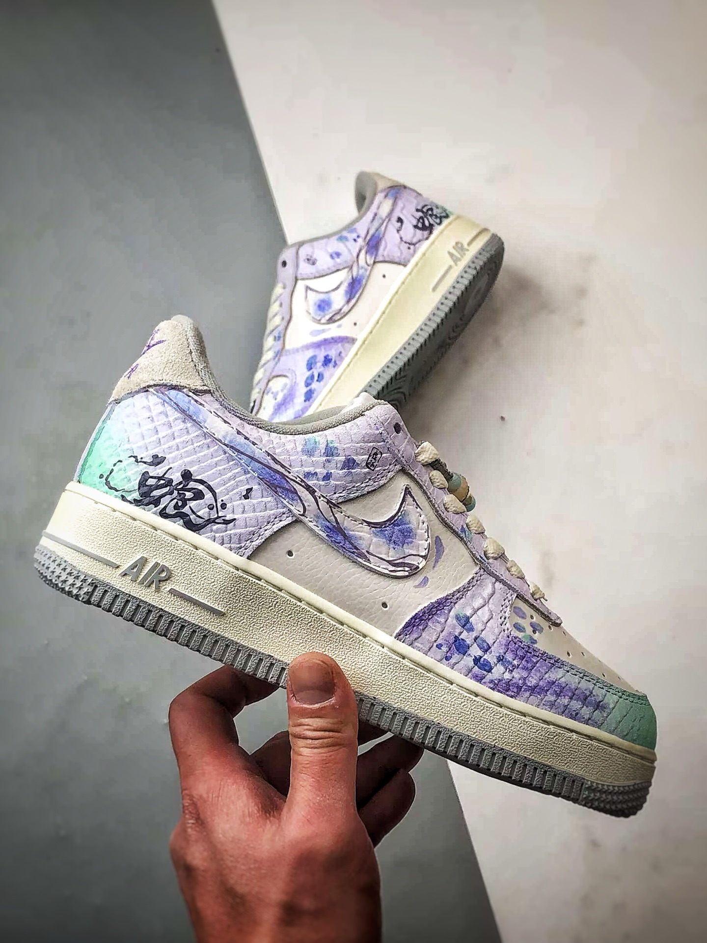 380 NK Air Force 1 Low CNY 蛇年限定 “灵蛇起航” 礼盒装空军一号低帮休闲运动板鞋 DX2678-666