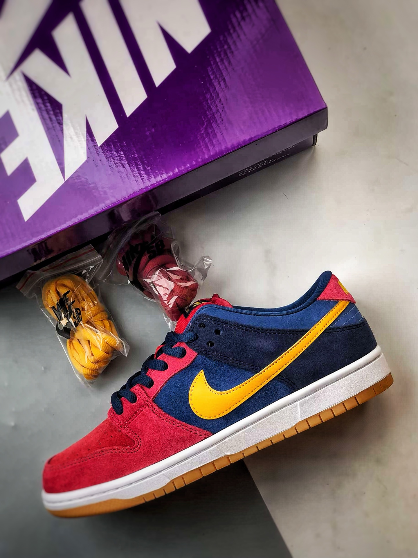 260 NK Dunk SB Pro ”Barcelona” 巴塞罗那 红蓝黄 低帮休闲运动滑板鞋  DJ0606-400