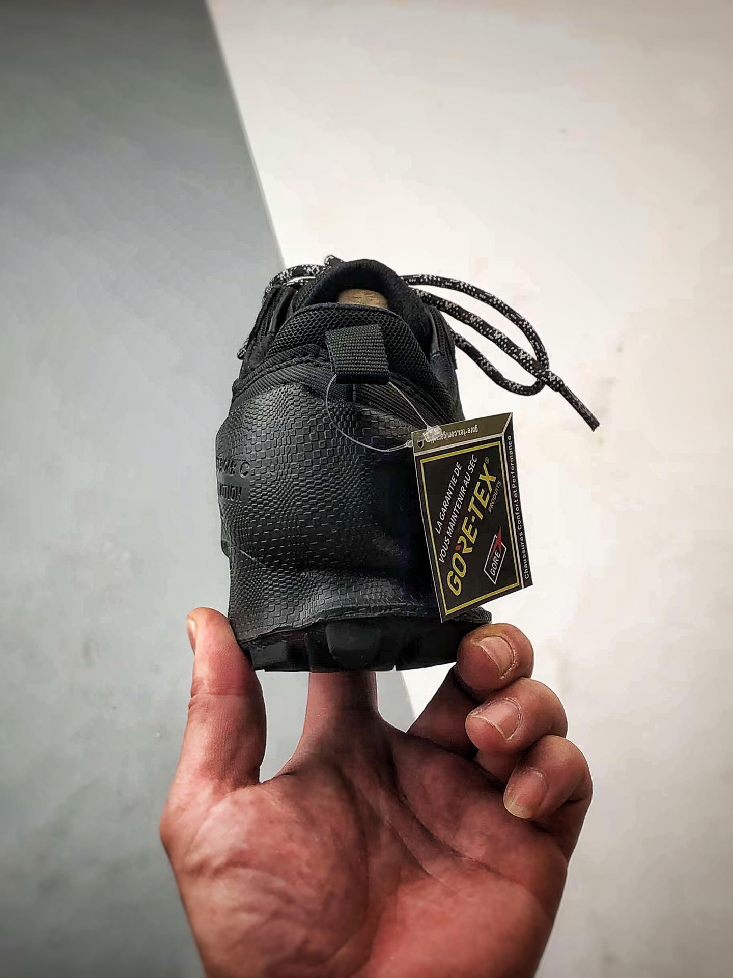 300 Ecco/爱步 健步BIOMC踪迹系列 舒适户外登山运动越野男士跑鞋