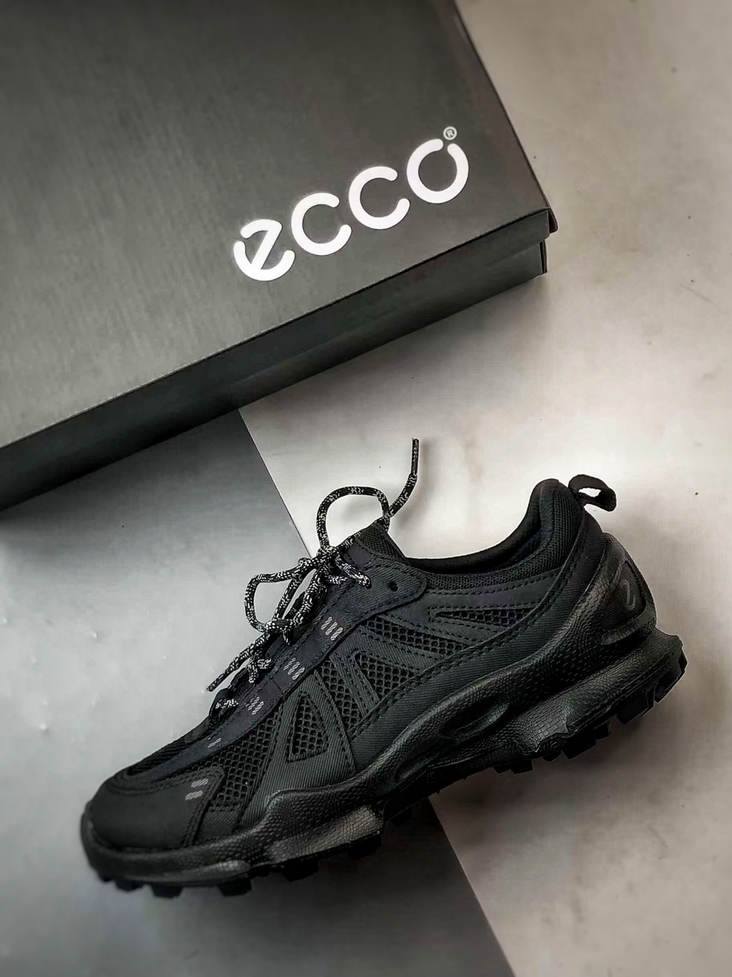 300 Ecco/爱步 健步BIOMC踪迹系列 舒适户外登山运动越野男士跑鞋