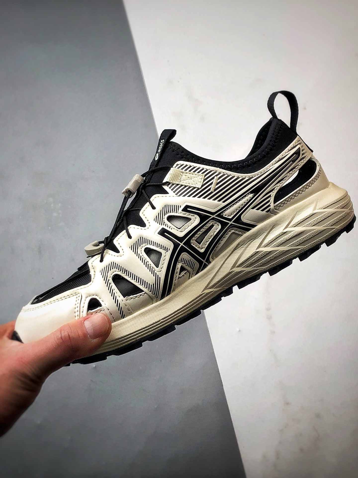 200 Asics Gel-Sonoma 米黑 户外运动徒步溯溪凉鞋