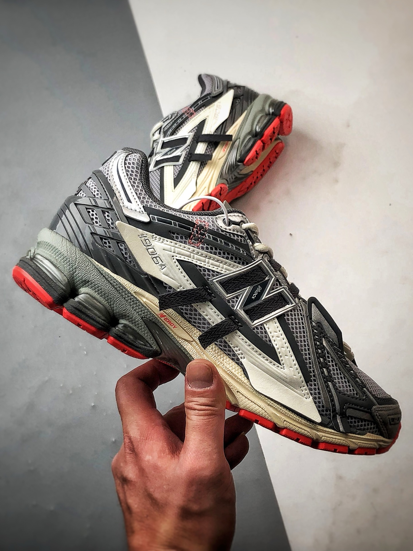 240 New Balance 1906 解构灰白 复古潮流休闲运动慢跑鞋  M1906AC