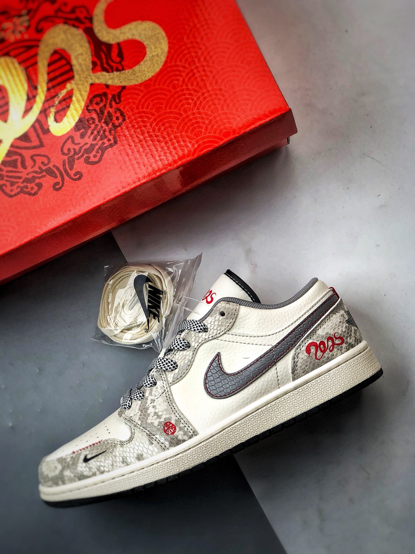 290 Air Jordan 1 Low OG ”高端定制” 蛇年米白灰蛇纹   SJ9950-054