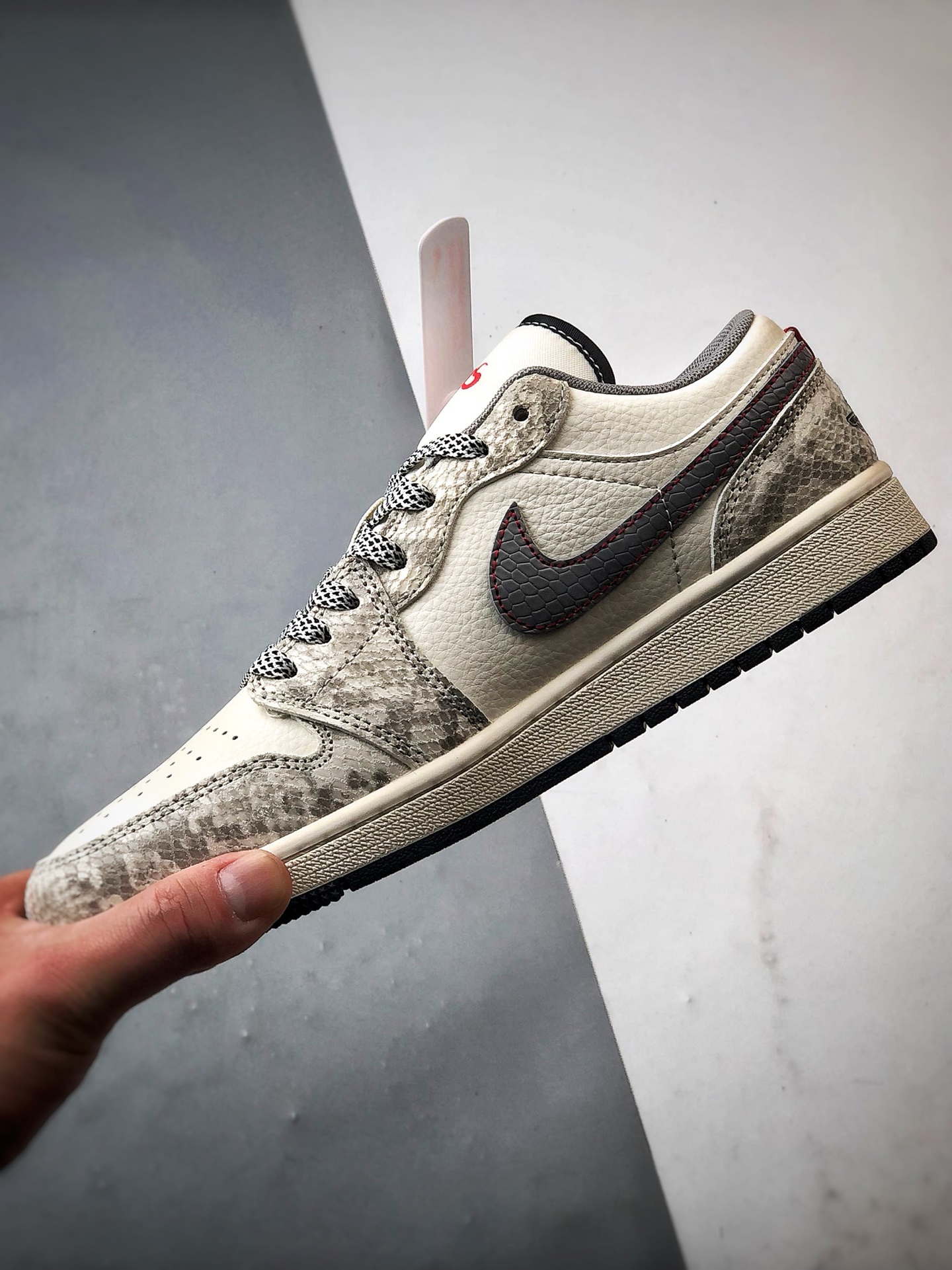 290 Air Jordan 1 Low OG ”高端定制” 蛇年米白灰蛇纹   SJ9950-054