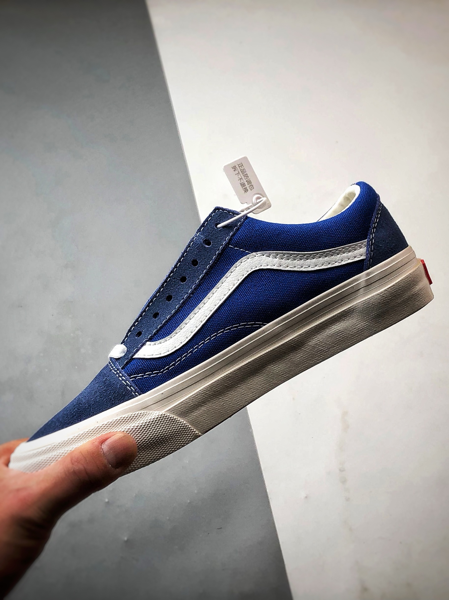 170 Vans Premium Old Skool 蓝色 万斯高阶系列  VN000D560QY 尺码：35 36 36.5 37 38 38.5 39 40 40.5 41 42 42.5 43 44
