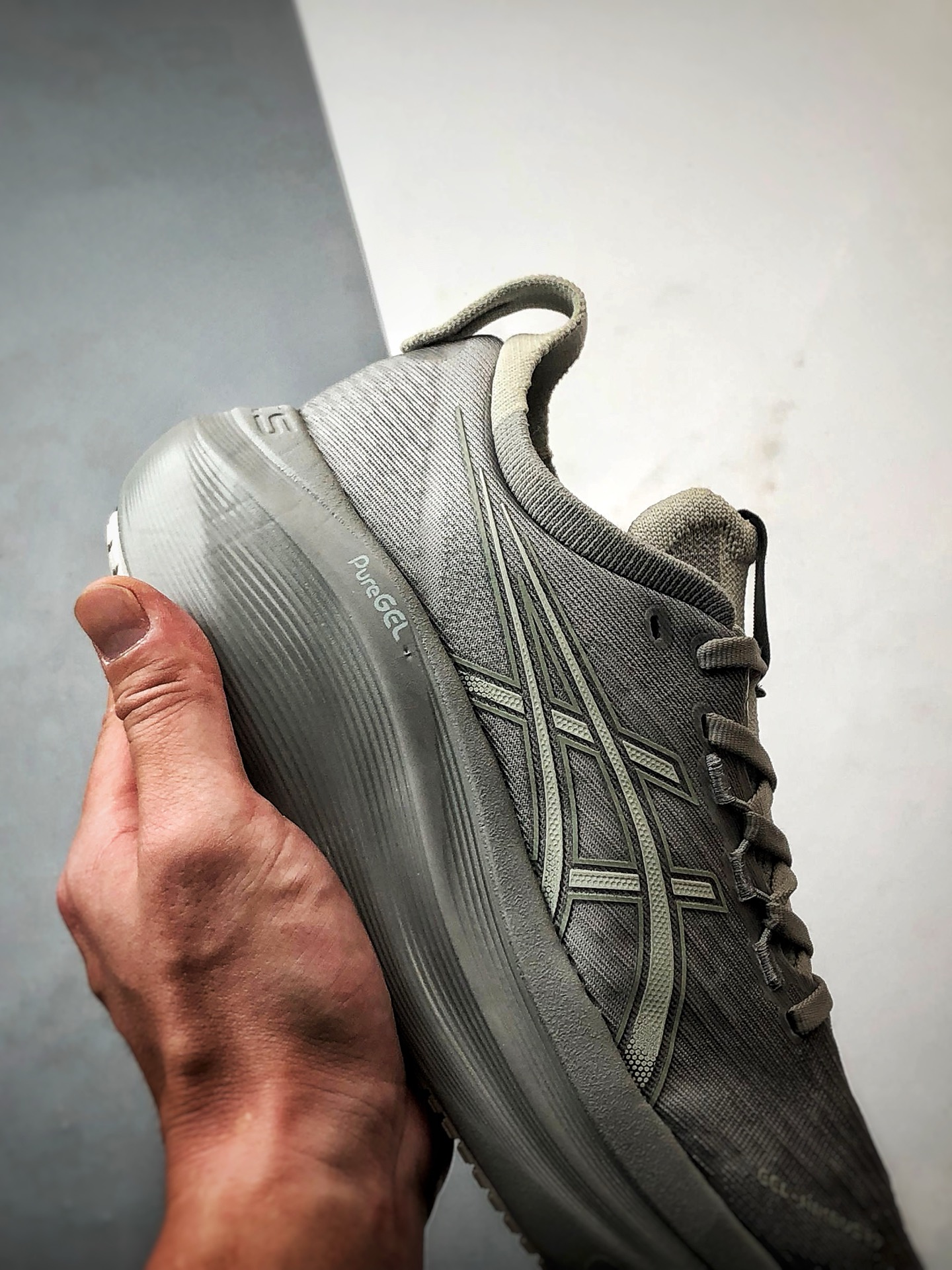 210 Asics Gel-Nimbus 27 灰色 亚瑟士27代舒适轻盈休闲跑步鞋