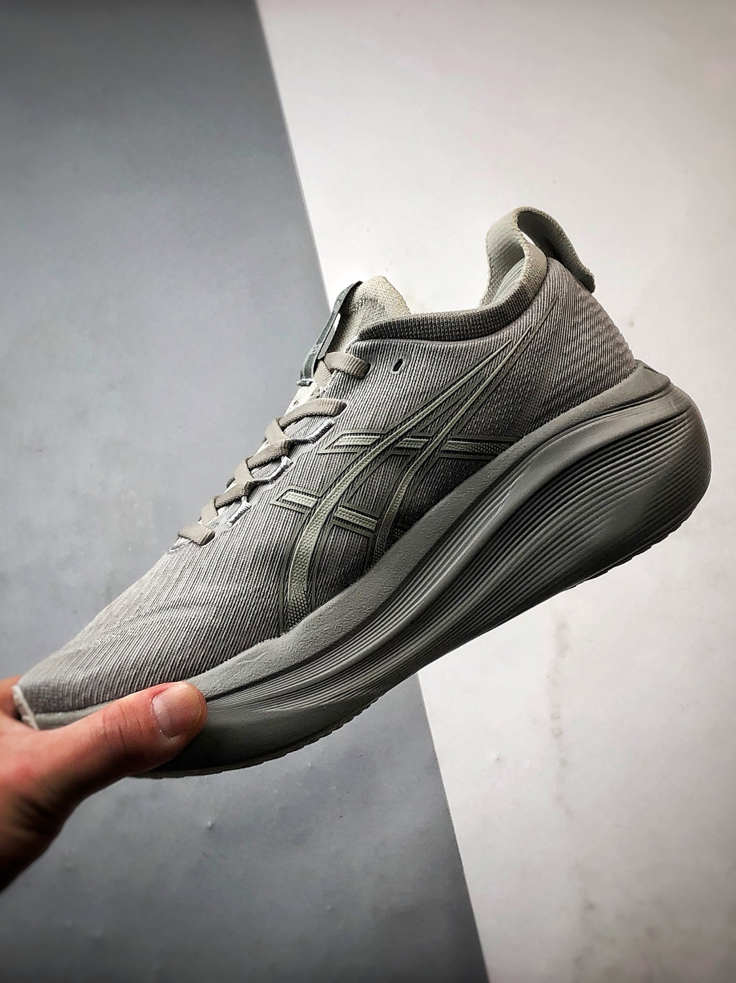 210 Asics Gel-Nimbus 27 灰色 亚瑟士27代舒适轻盈休闲跑步鞋