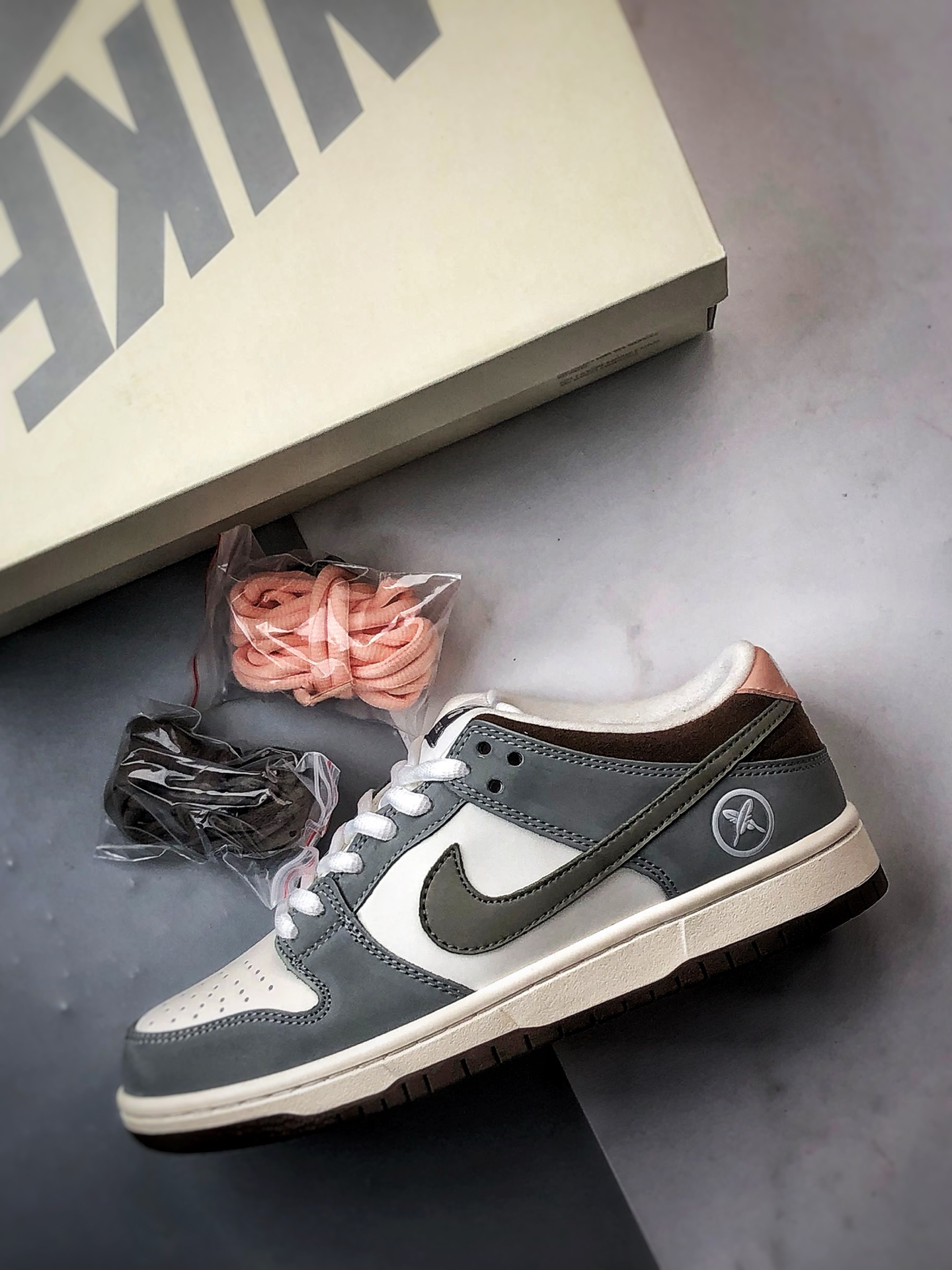 260 Yuto Horigome x NK SB Dunk Low 联名飞羽灰白 低帮休闲运动板鞋   FQ1180-001