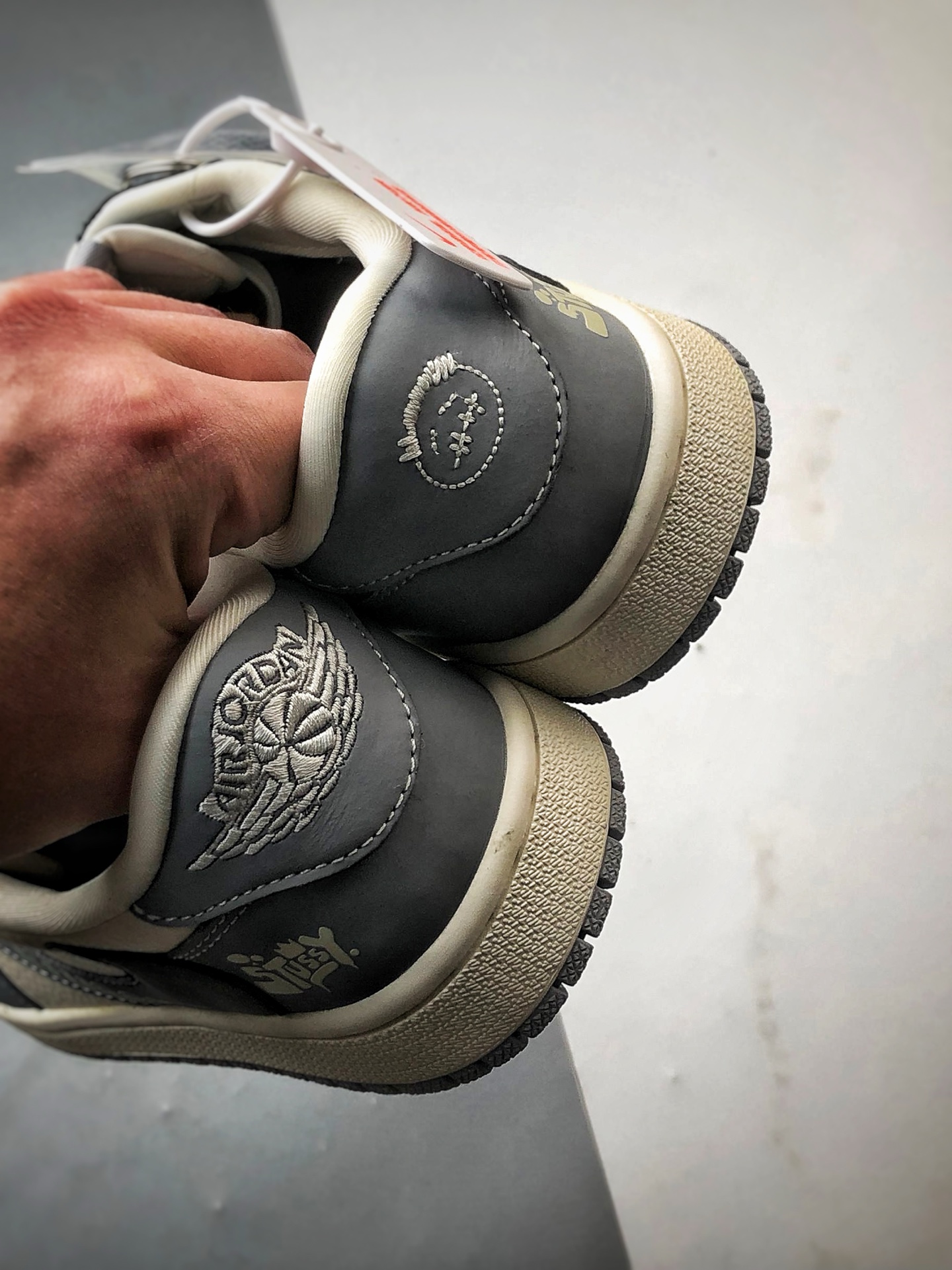 290 Air Jordan 1 Low OG ”高端定制” 斯图西米白灰印字倒钩  LD2025-001