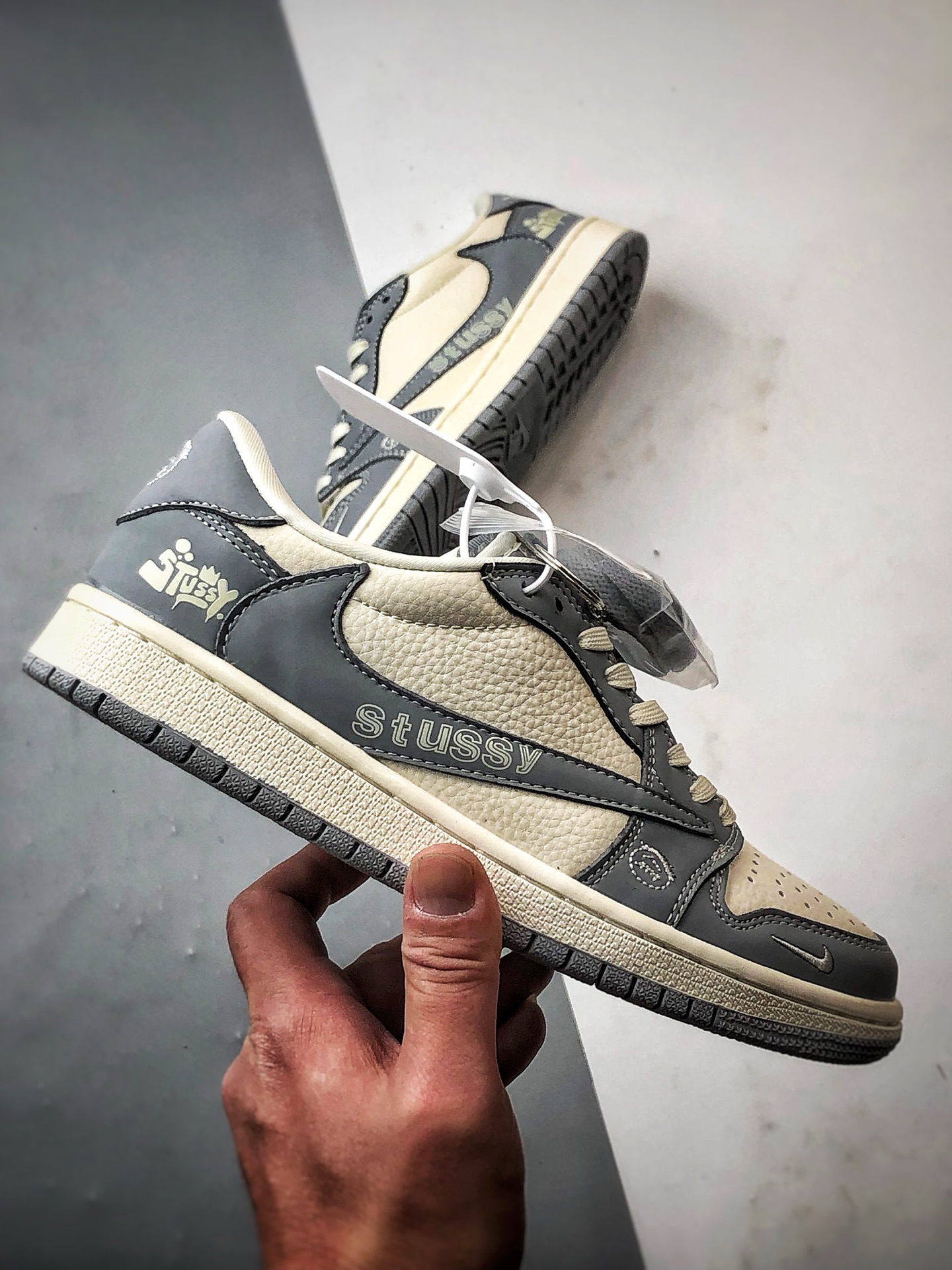 290 Air Jordan 1 Low OG ”高端定制” 斯图西米白灰印字倒钩  LD2025-001