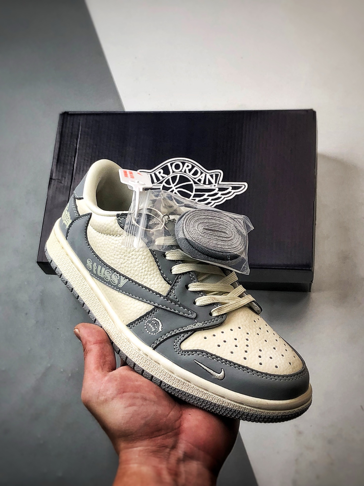 290 Air Jordan 1 Low OG ”高端定制” 斯图西米白灰印字倒钩  LD2025-001