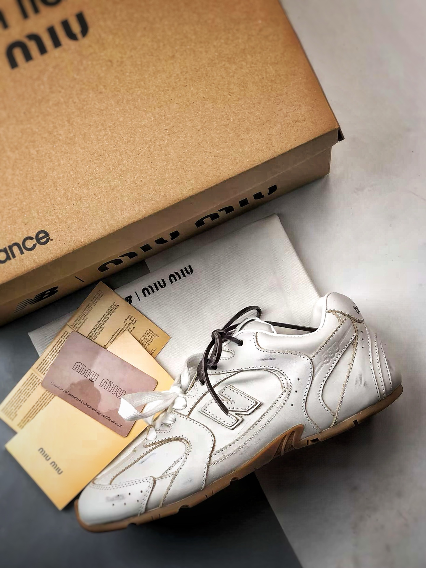 370 MiuMiu/缪缪 x New Balance 530 做旧白棕 联名复古运动休闲阿甘德训鞋 平底鞋