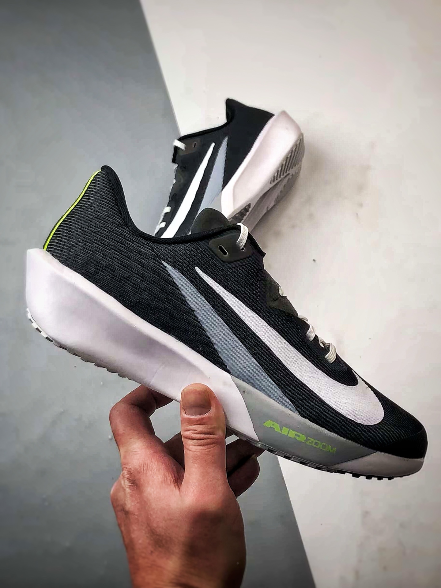 200 NK Air Zoom Rival Fly 4 黑白 竞速飞行4代轻质缓震透气跑步鞋  FV6040-800
