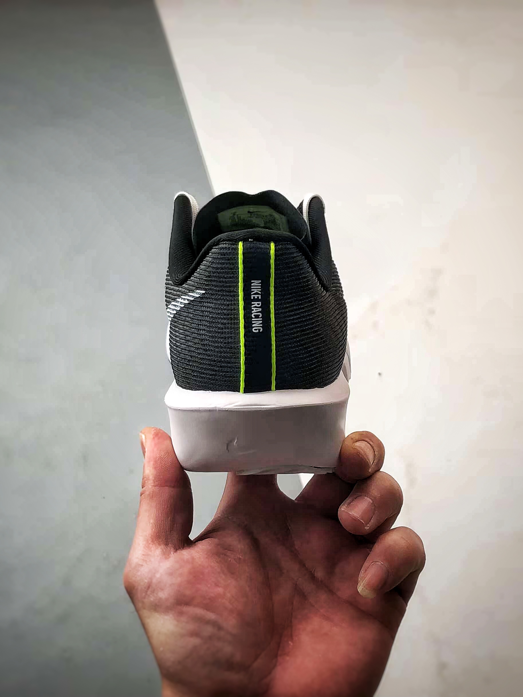 200 NK Air Zoom Rival Fly 4 黑白 竞速飞行4代轻质缓震透气跑步鞋  FV6040-800