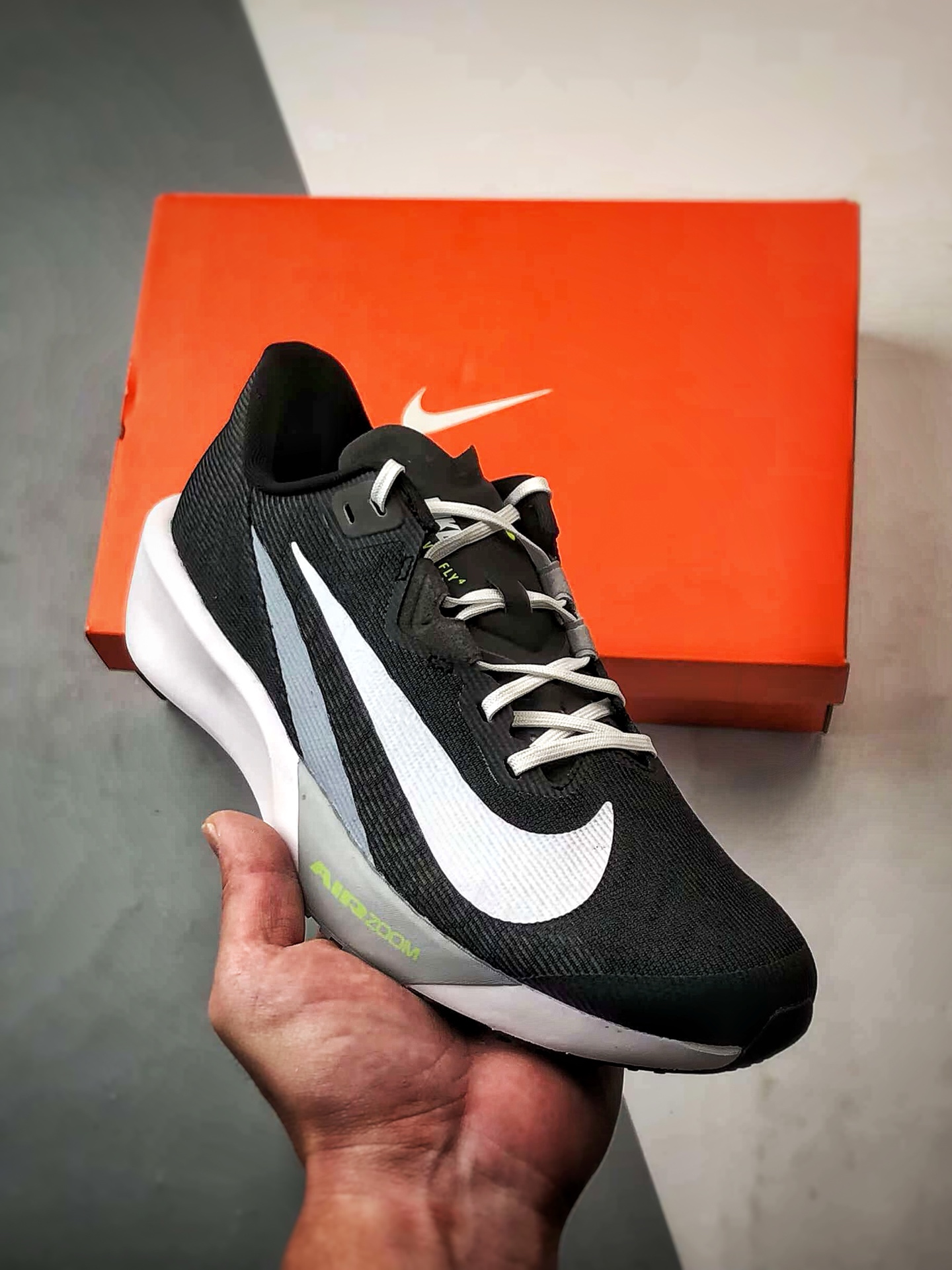 200 NK Air Zoom Rival Fly 4 黑白 竞速飞行4代轻质缓震透气跑步鞋  FV6040-800
