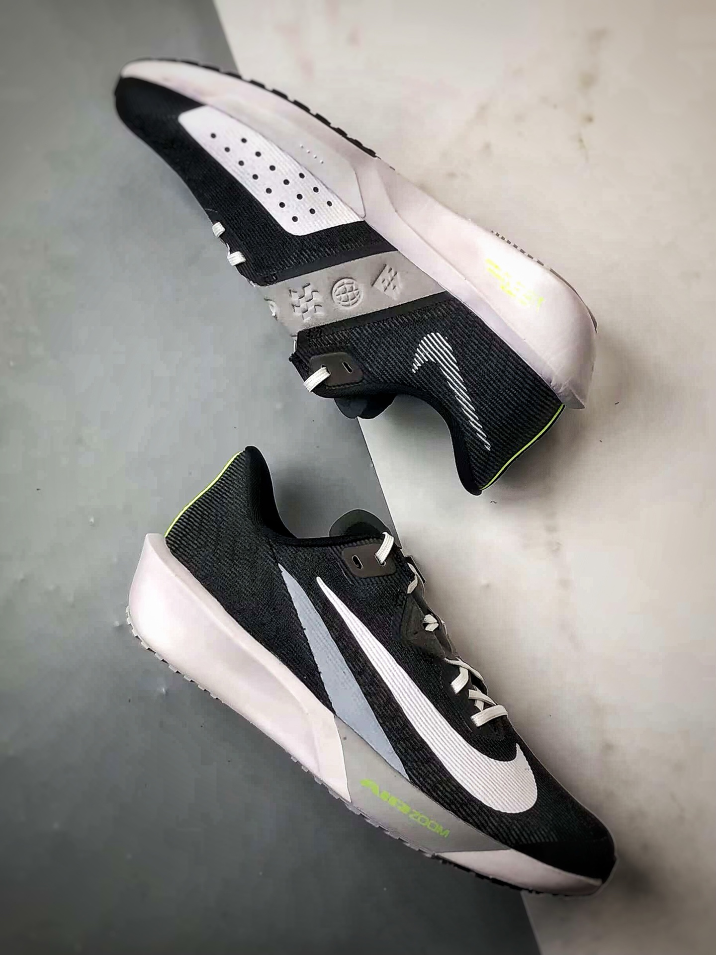 200 NK Air Zoom Rival Fly 4 黑白 竞速飞行4代轻质缓震透气跑步鞋  FV6040-800