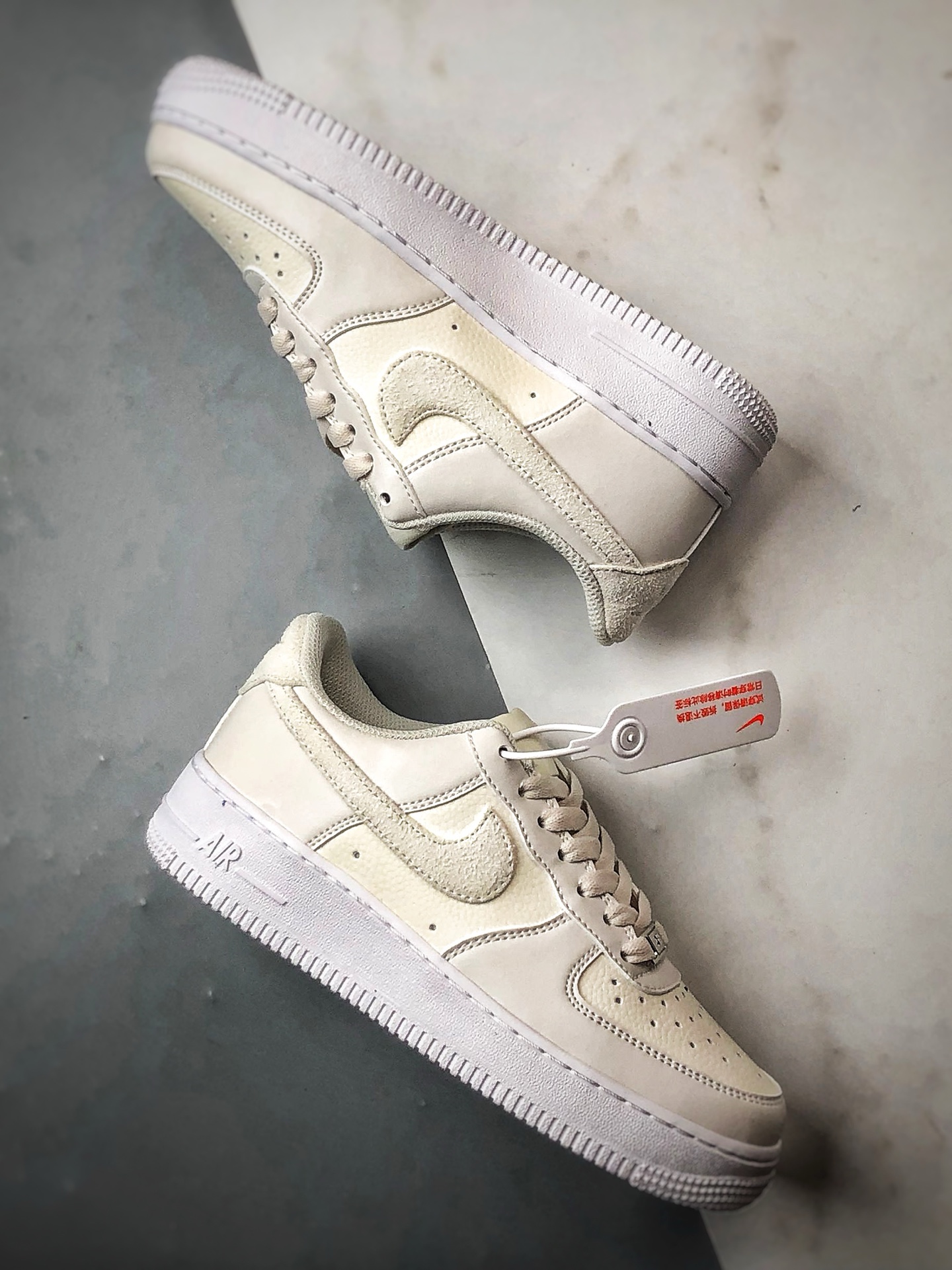 220 Air Force 1 '07 Low 乳白色  HQ3905-001