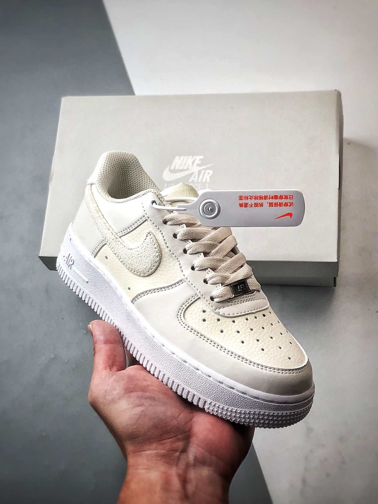 220 Air Force 1 '07 Low 乳白色  HQ3905-001