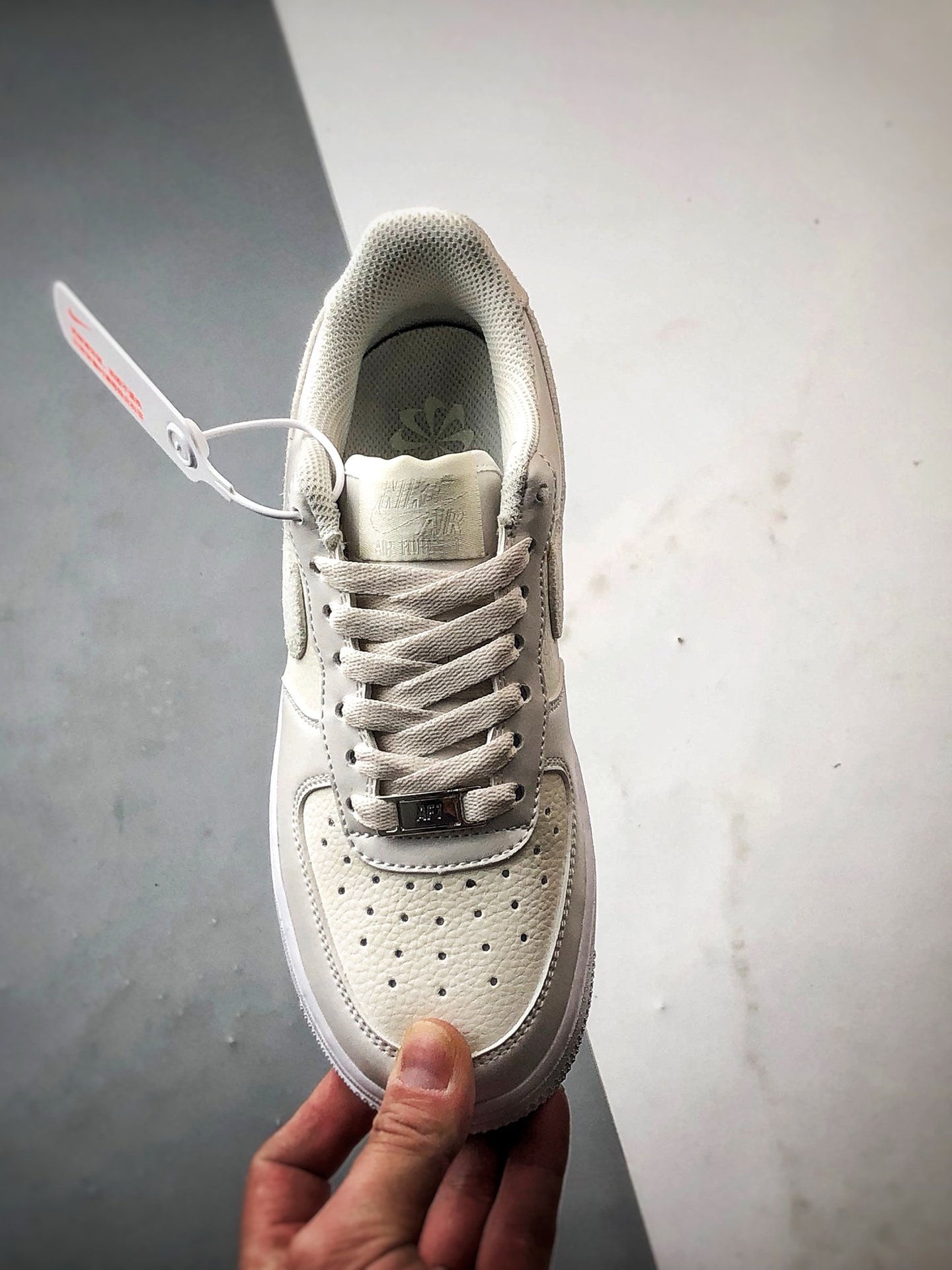 220 Air Force 1 '07 Low 乳白色  HQ3905-001