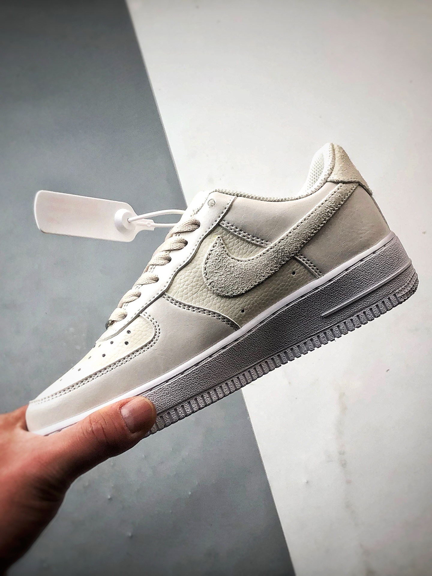 220 Air Force 1 '07 Low 乳白色  HQ3905-001