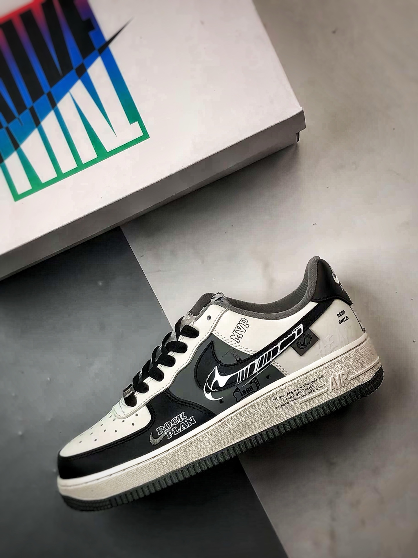 280 Air Force 1 '07 Low 50美分白黑灰涂鸦   DB3301-660