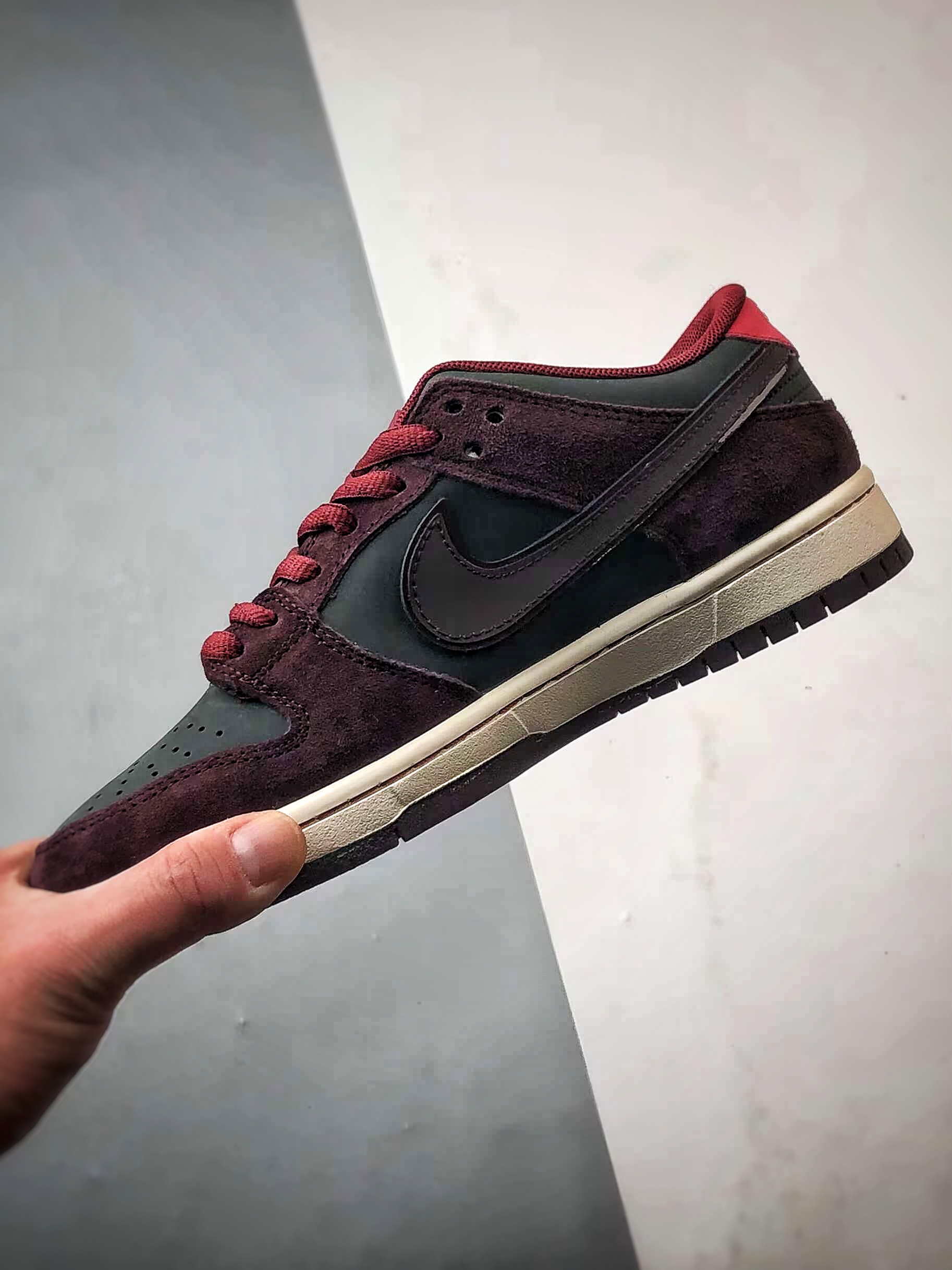 260 Riot Skateshop x NK SB Dunk Low 联名棕红 低帮休闲运动板鞋   FZ1289-200