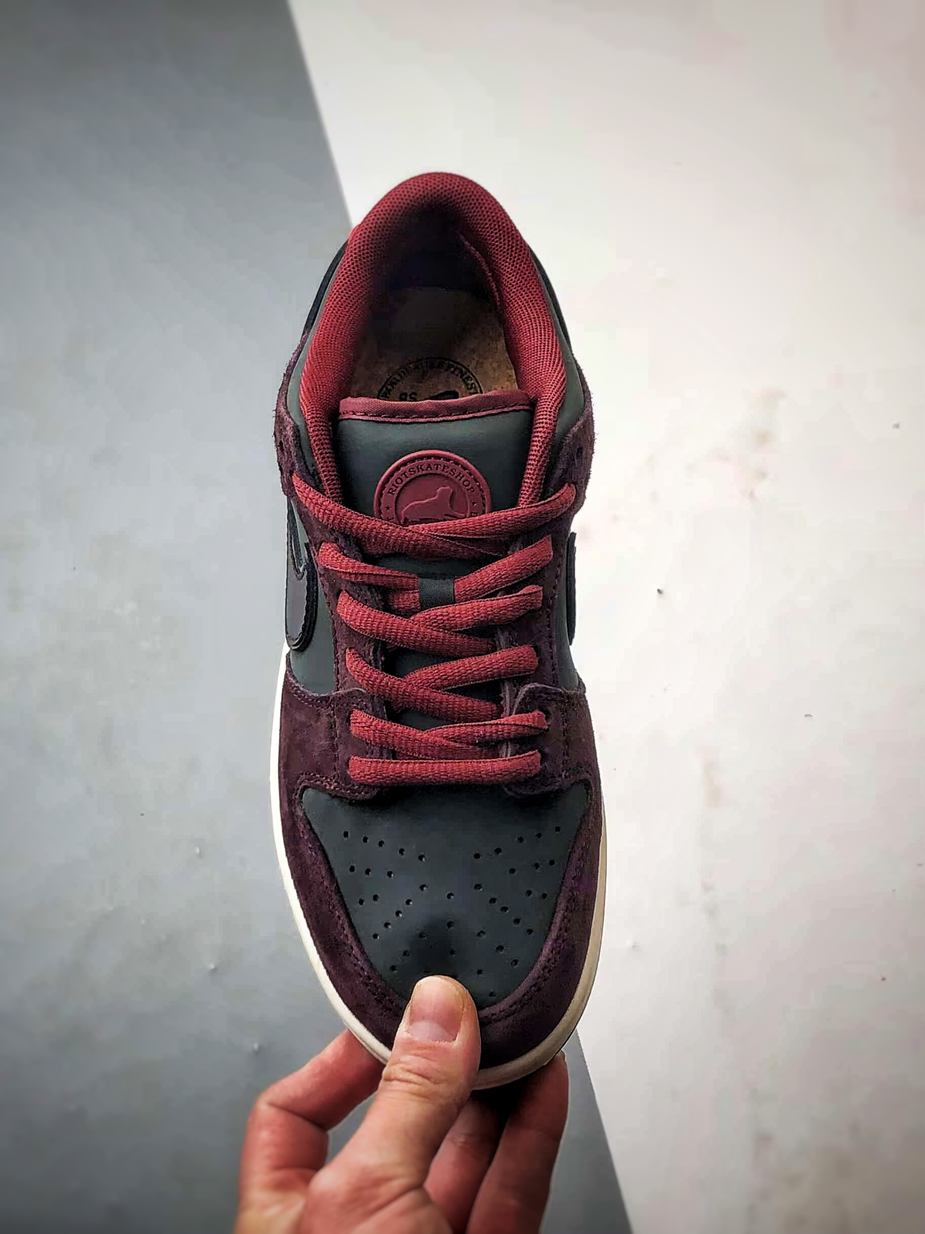 260 Riot Skateshop x NK SB Dunk Low 联名棕红 低帮休闲运动板鞋   FZ1289-200