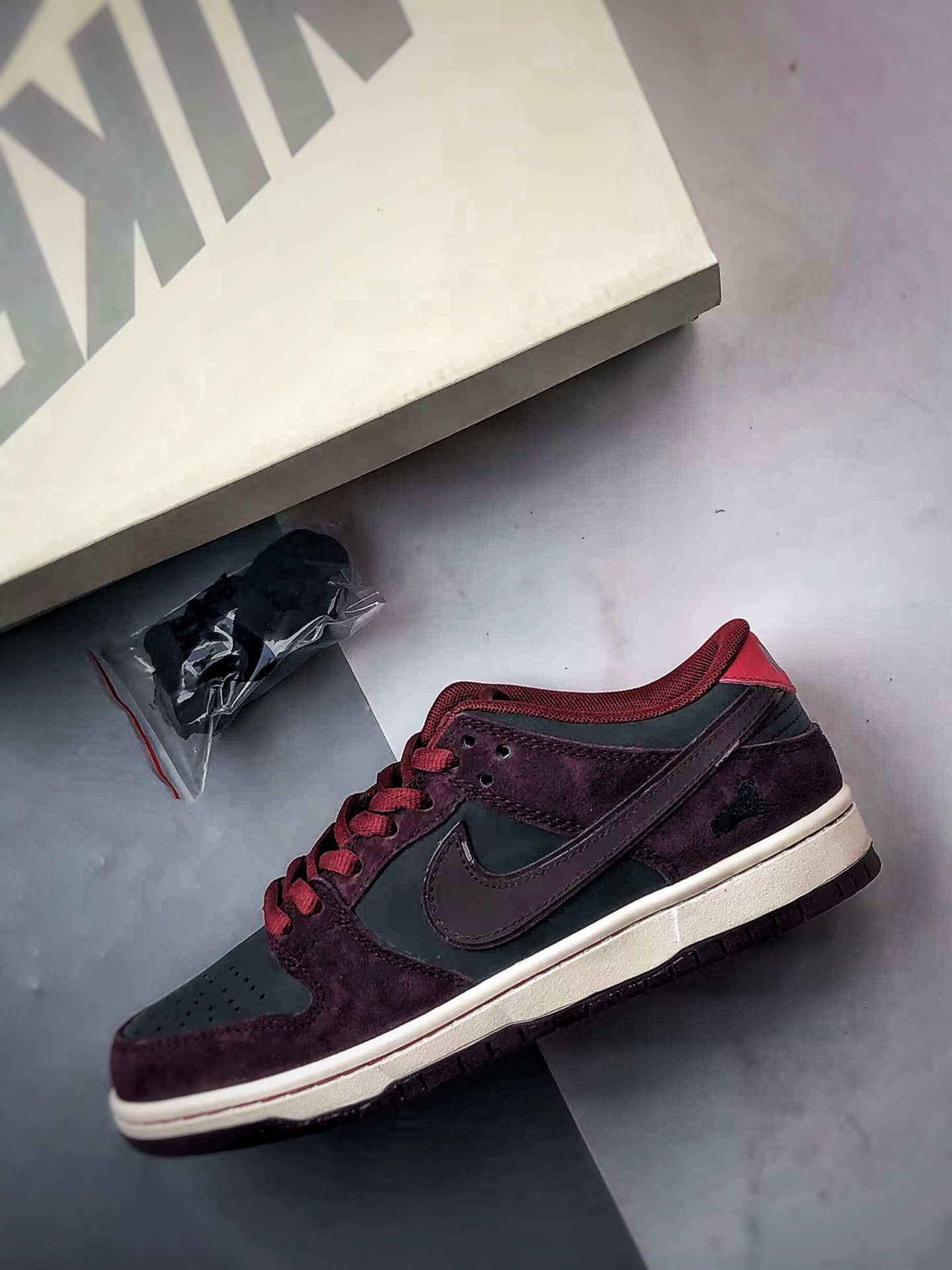 260 Riot Skateshop x NK SB Dunk Low 联名棕红 低帮休闲运动板鞋   FZ1289-200
