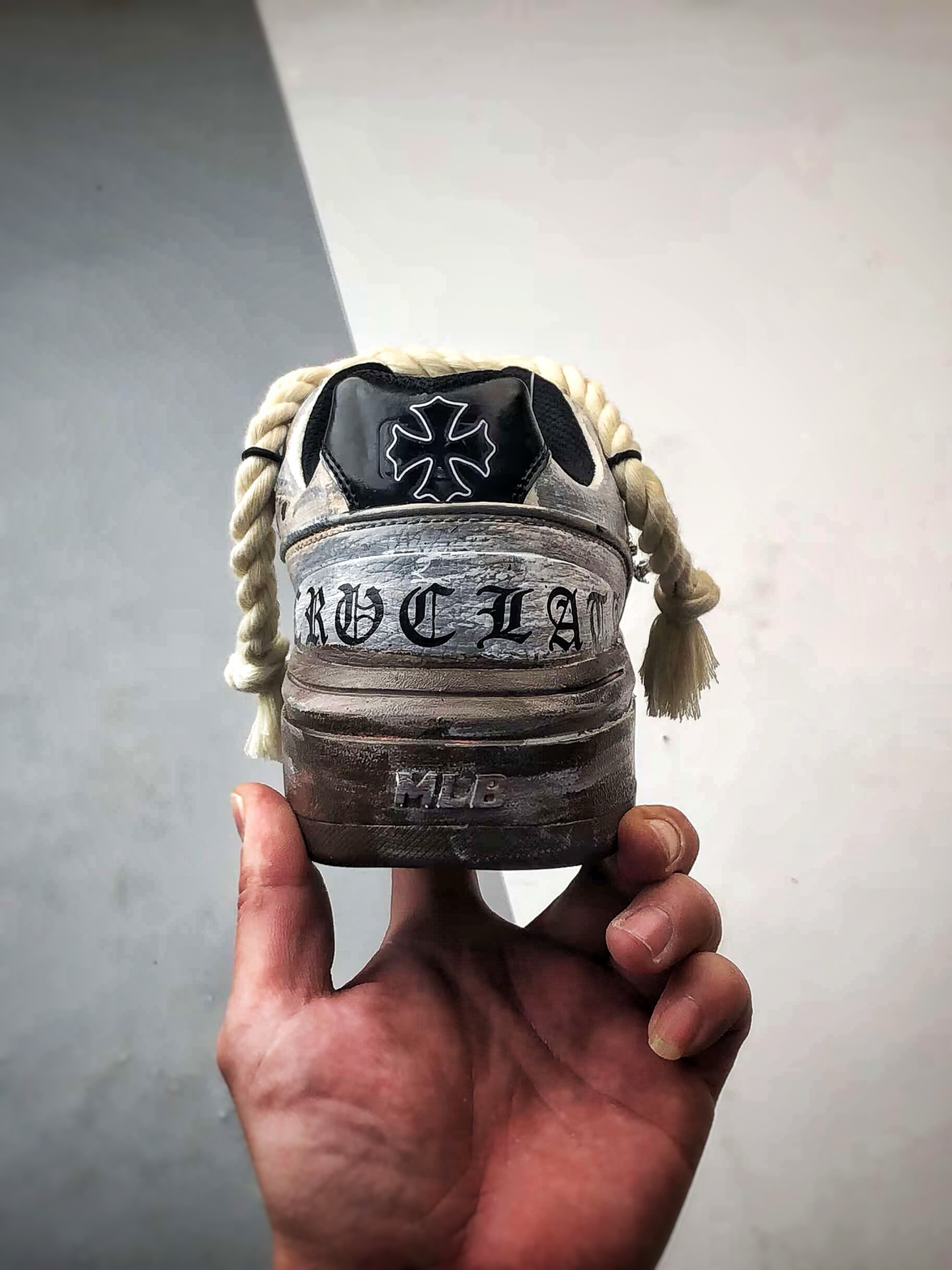 300 【定制球鞋】MLB Chunky Liner Pu ”沙漠丧鸦” 哥特风 涂鸦做旧骷髅 防滑减震耐磨低帮板鞋   3ASXCA51N