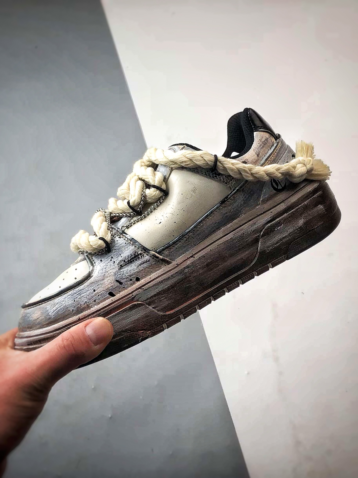 300 【定制球鞋】MLB Chunky Liner Pu ”沙漠丧鸦” 哥特风 涂鸦做旧骷髅 防滑减震耐磨低帮板鞋   3ASXCA51N