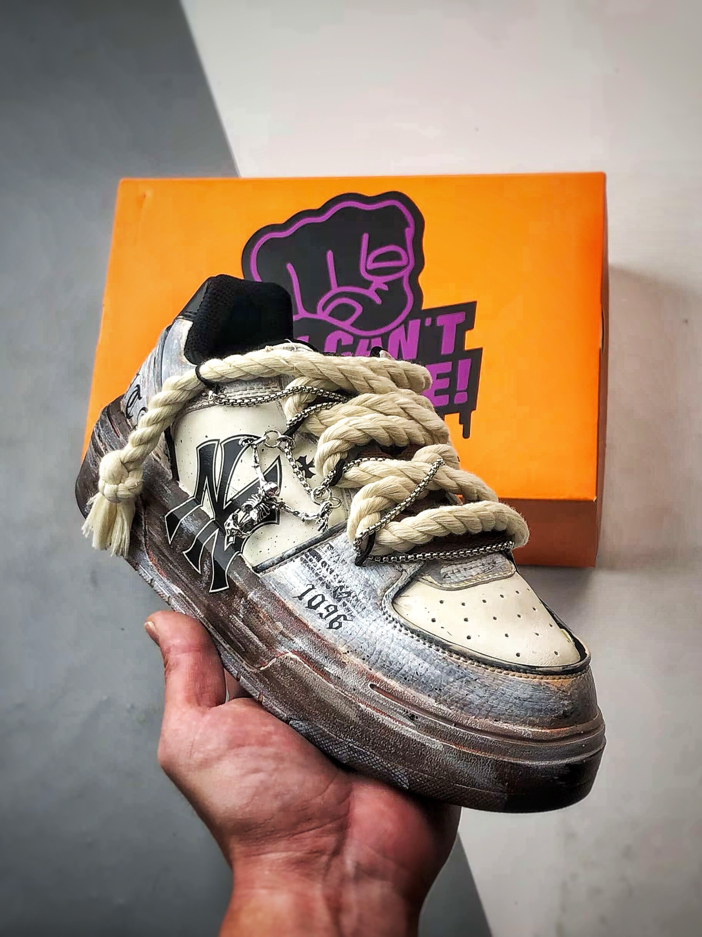 300 【定制球鞋】MLB Chunky Liner Pu ”沙漠丧鸦” 哥特风 涂鸦做旧骷髅 防滑减震耐磨低帮板鞋   3ASXCA51N