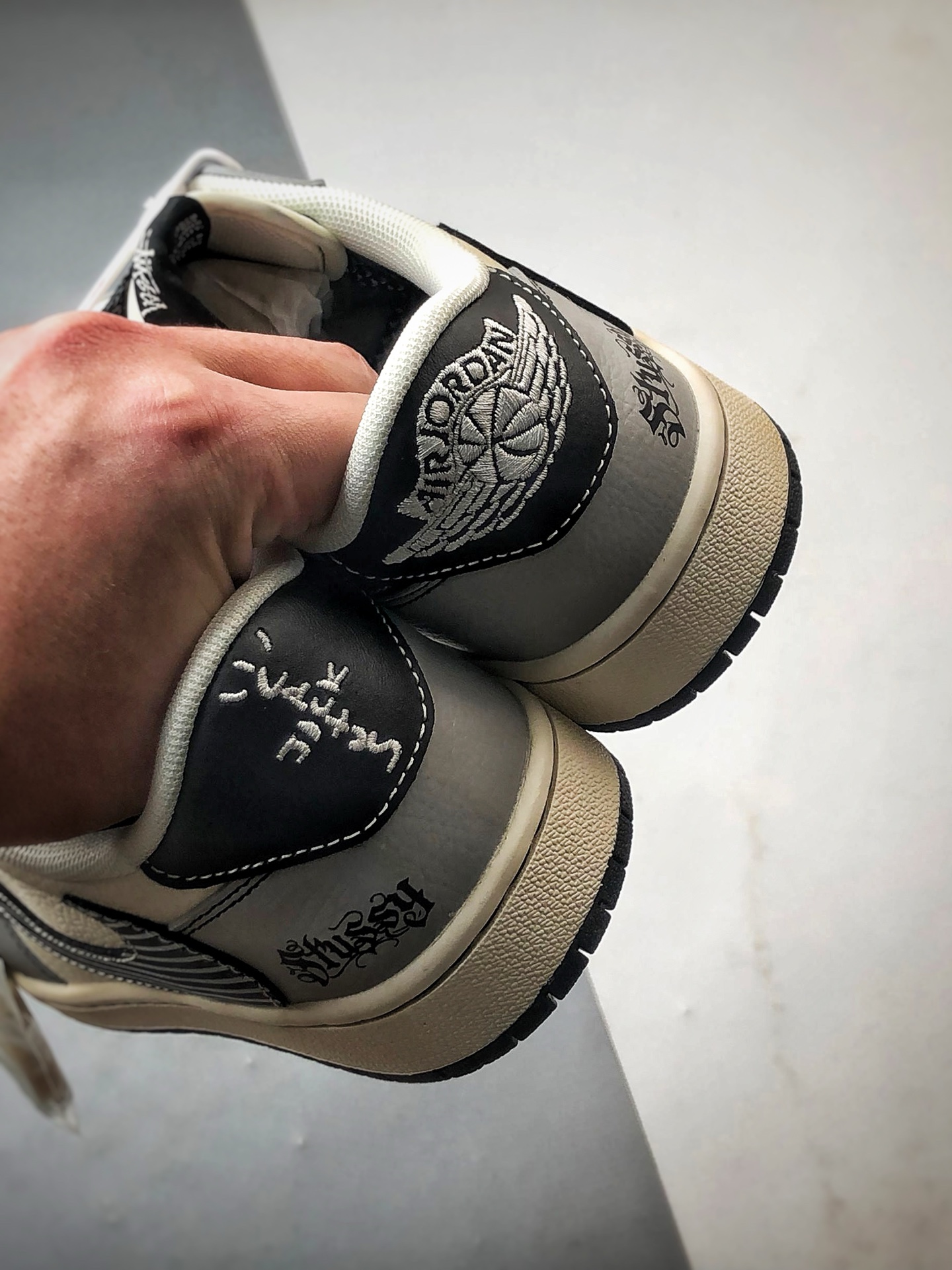 290 Air Jordan 1 Low OG ”高端定制” 斯图西白灰黑条纹倒钩 JJ2508-550
