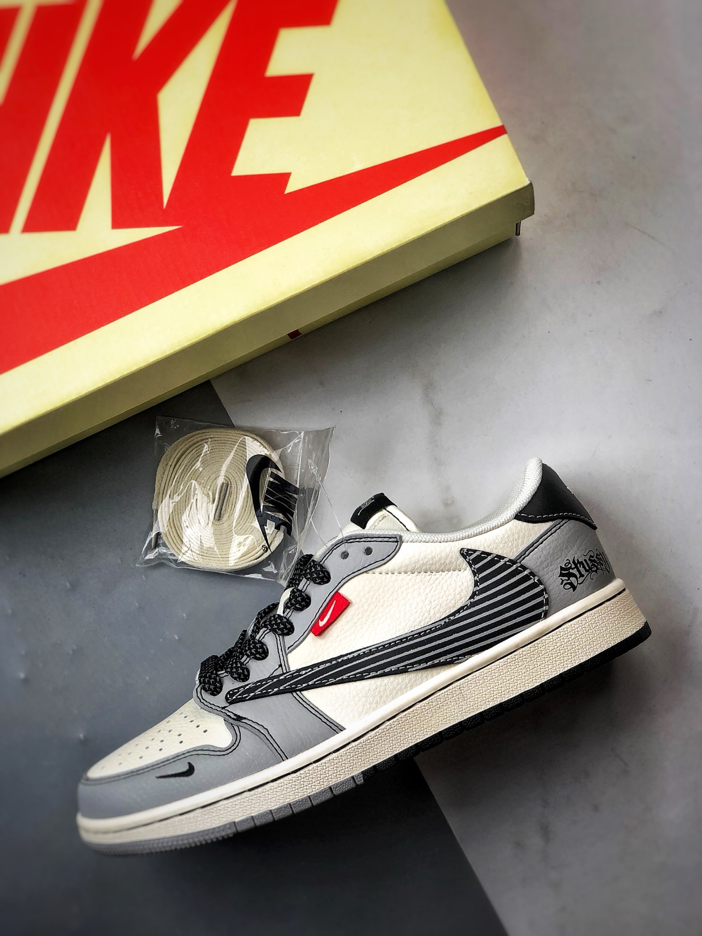 290 Air Jordan 1 Low OG ”高端定制” 斯图西白灰黑条纹倒钩 JJ2508-550