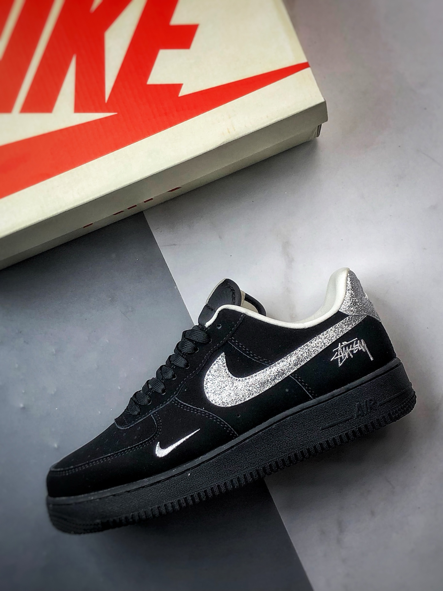 280 Stussy x Air Force 1 Low 黑色银钻钩   DF0188-043