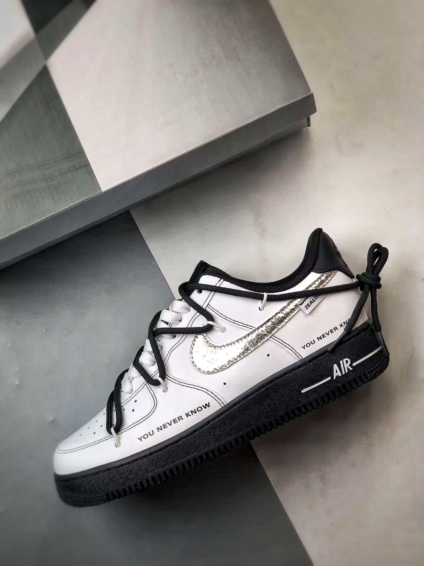 260 定制球鞋Air Force 1 Low 破斧沉舟 白黑银钩解构 经典休闲运动板鞋 ZH0316-066