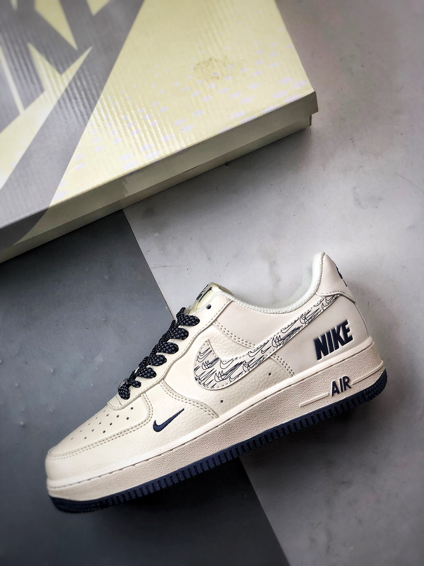 260 Air Force 1 '07 Low 米白藏蓝反光 HH7518-047