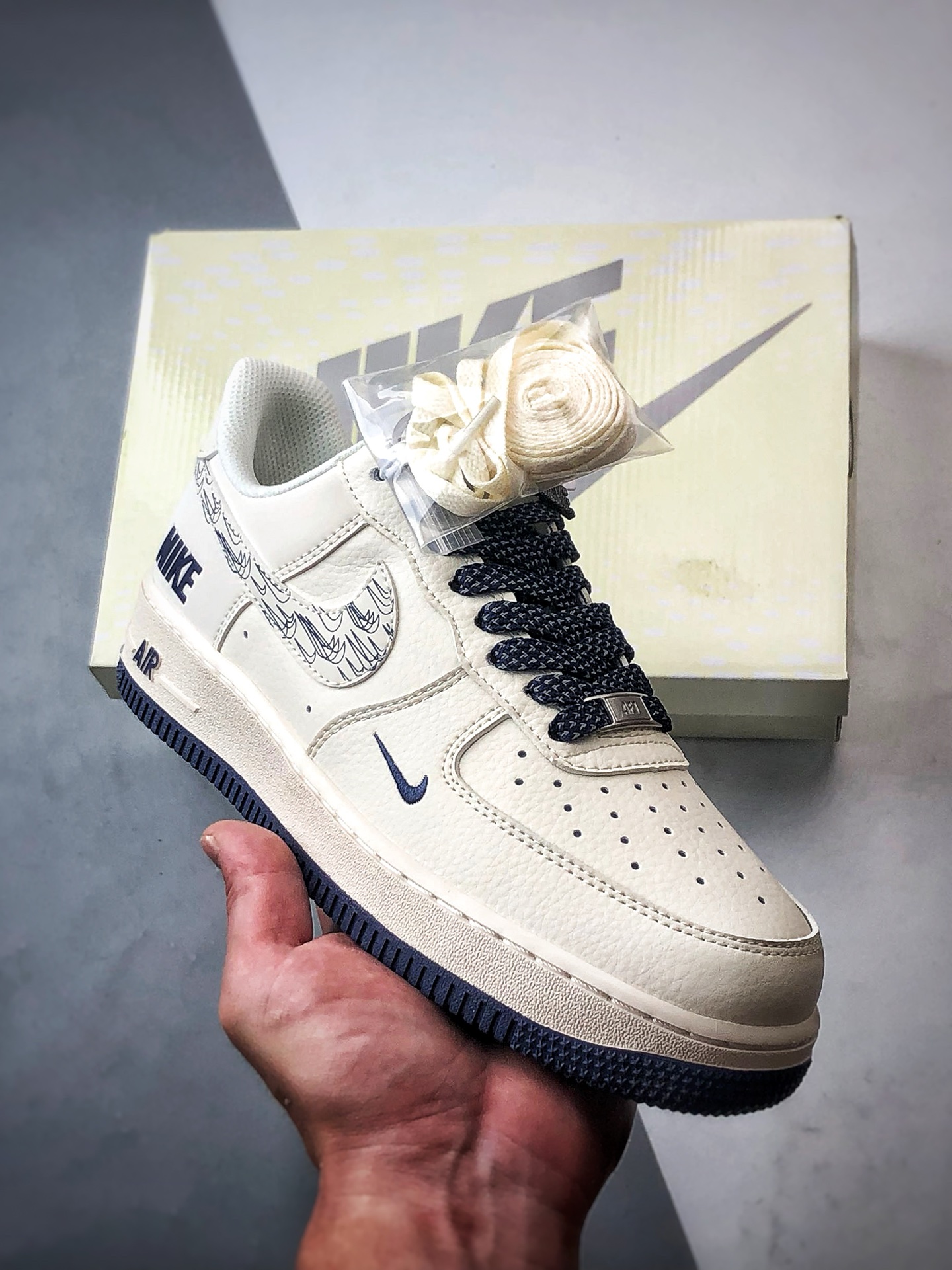 260 Air Force 1 '07 Low 米白藏蓝反光 HH7518-047
