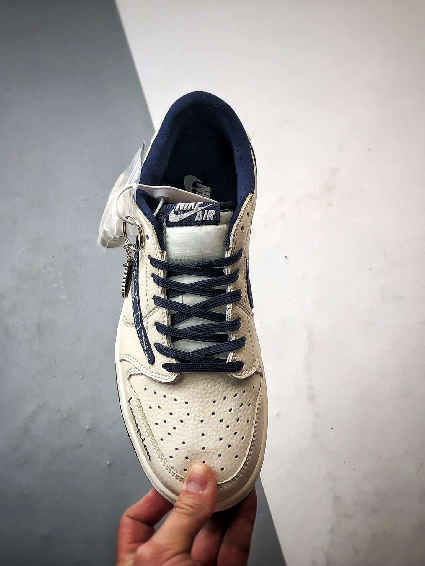 Air Jordan 1 Low ”高端定制” 冠军米藏青倒钩 LD2025-015
