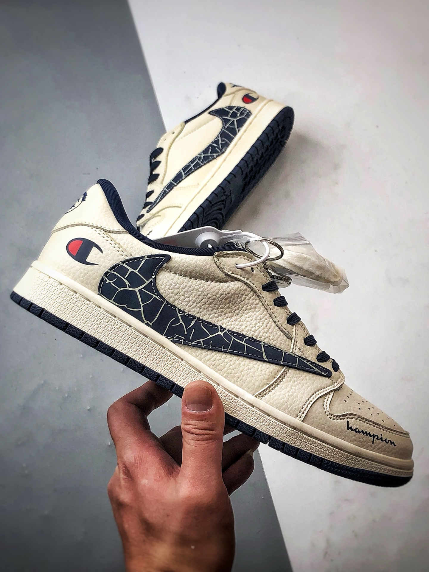 Air Jordan 1 Low ”高端定制” 冠军米藏青倒钩 LD2025-015