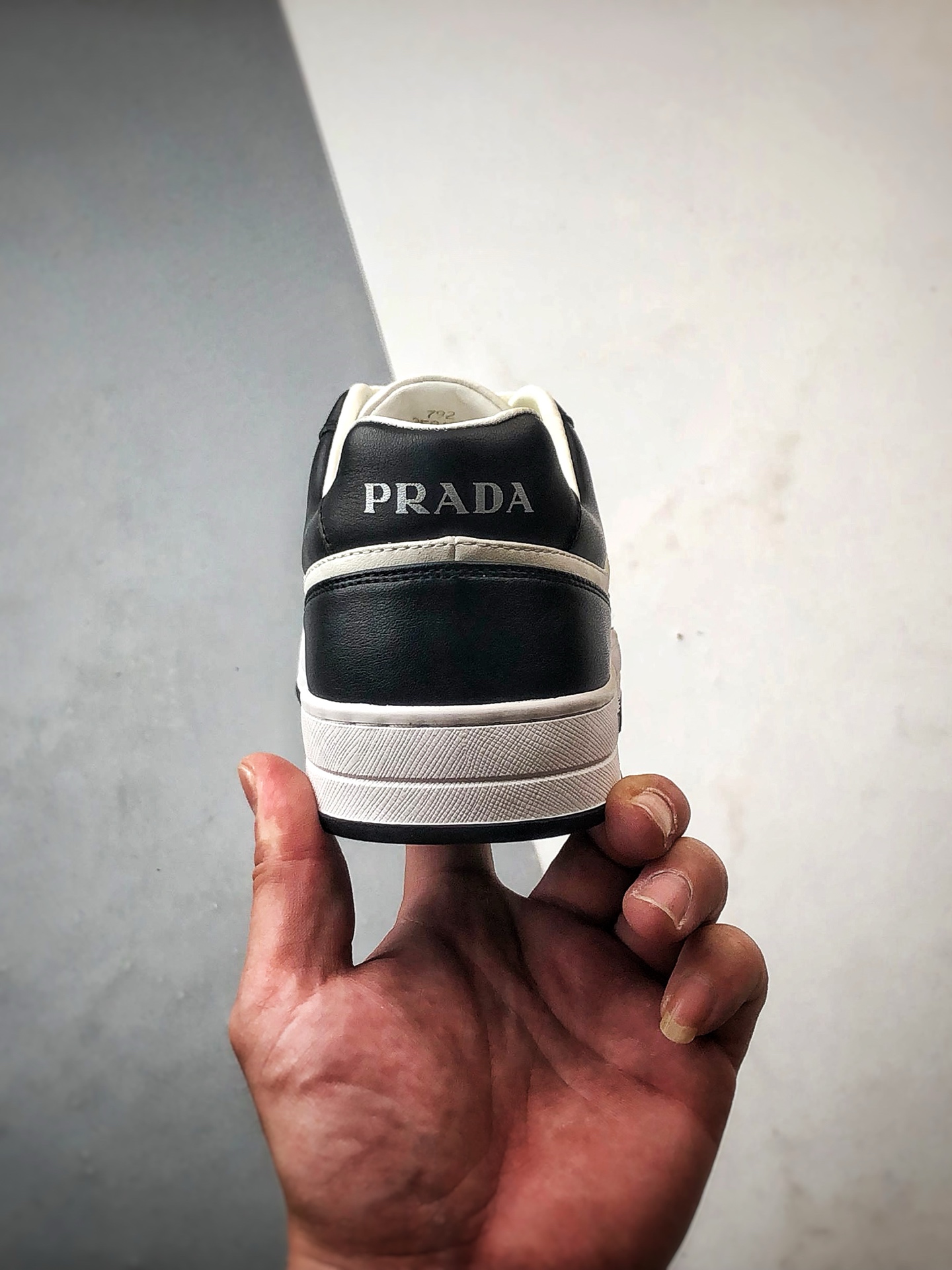 Prada/普拉达 马龙同款低帮运动休闲板鞋