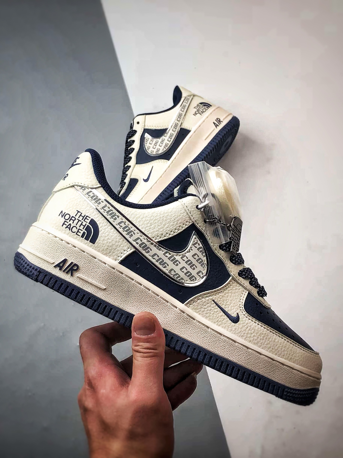 TNF x Air Force 1 Low 米蓝印字反光钩 HH7518-075
