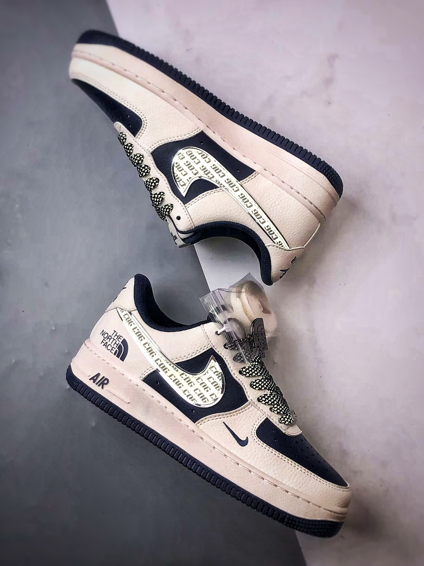 TNF x Air Force 1 Low 米蓝印字反光钩 HH7518-075