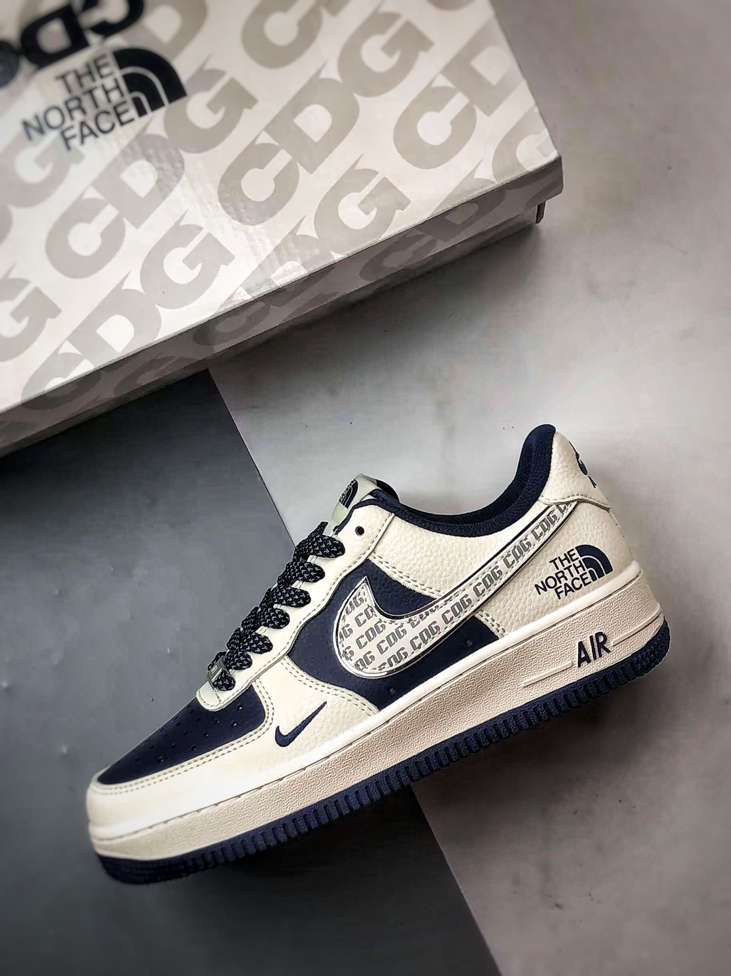 TNF x Air Force 1 Low 米蓝印字反光钩 HH7518-075