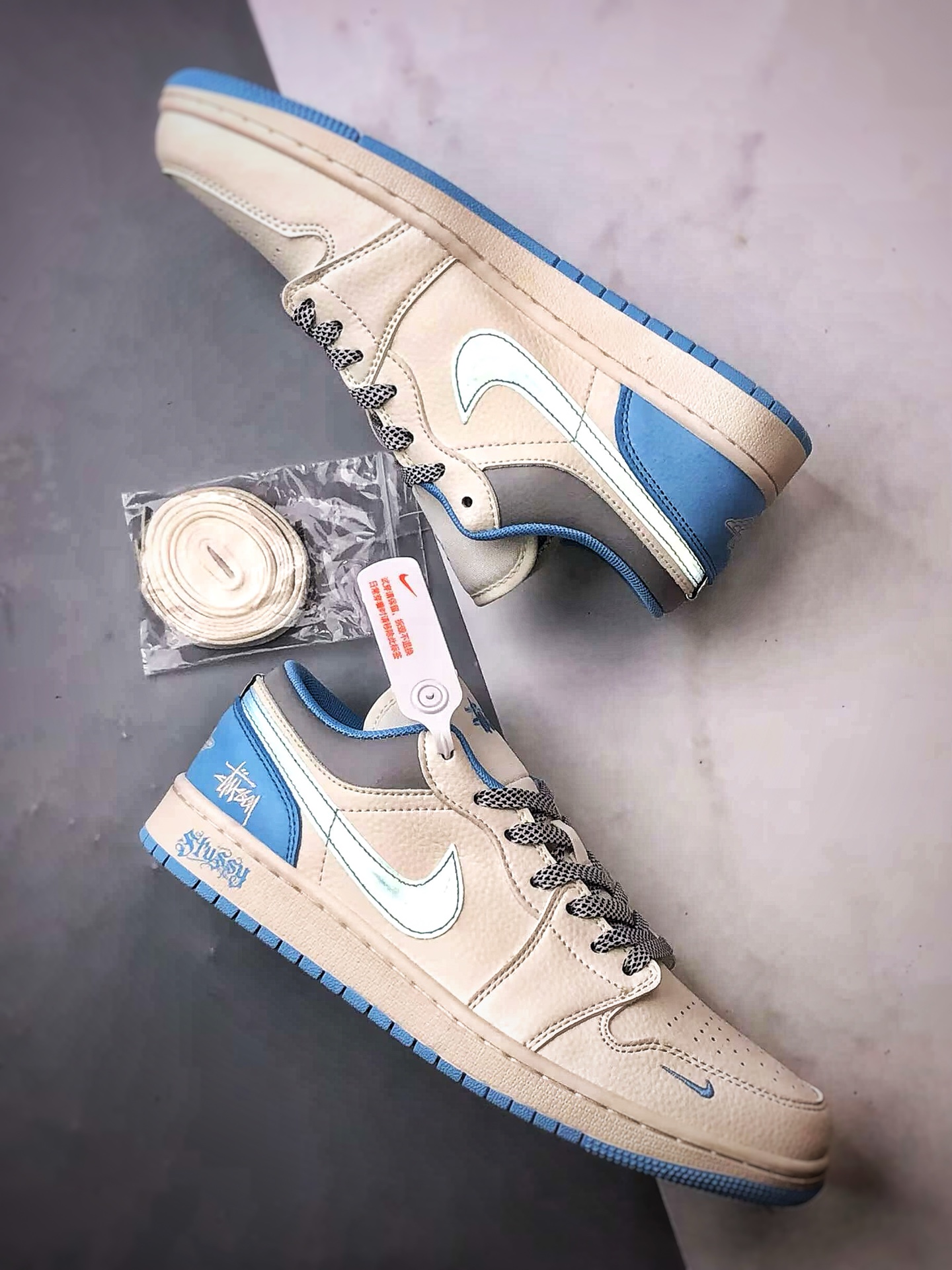 270 Air Jordan 1 Low ”高端定制” 斯图西米白蓝反光钩 XS6086-559